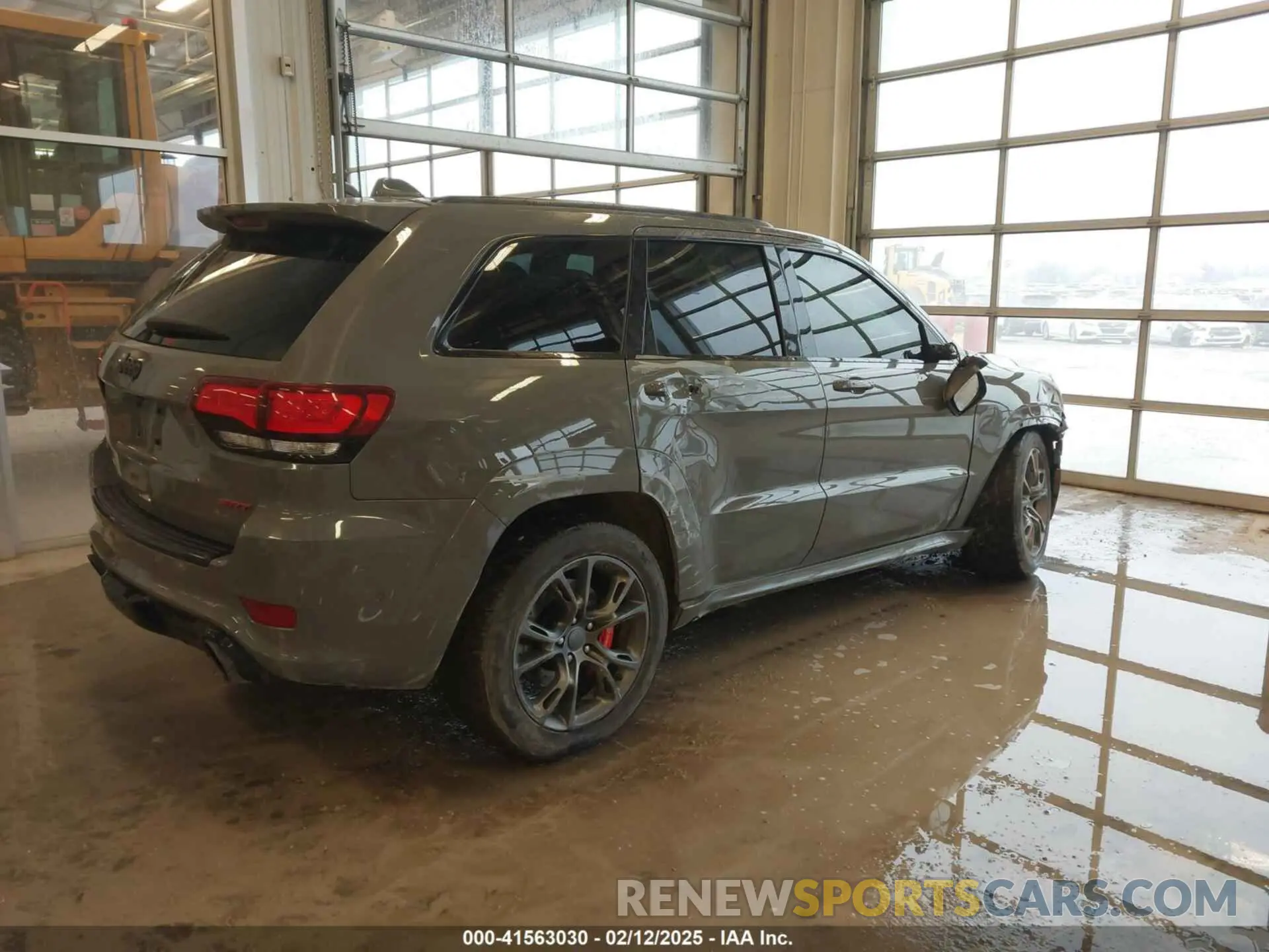 4 Photograph of a damaged car 1C4RJFDJ5LC430863 JEEP GRAND CHEROKEE 2020