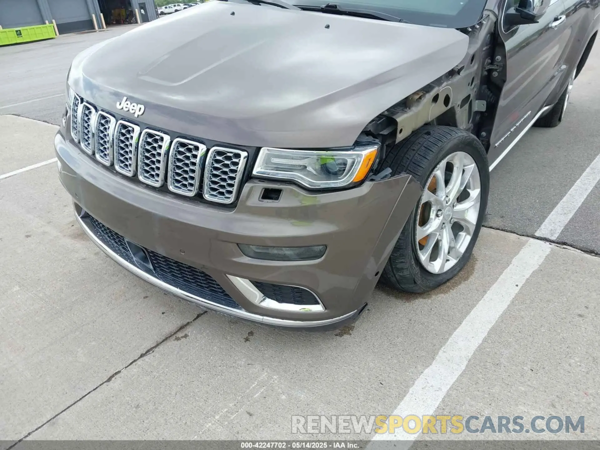 18 Photograph of a damaged car 1C4RJFJG1LC170714 JEEP GRAND CHEROKEE 2020