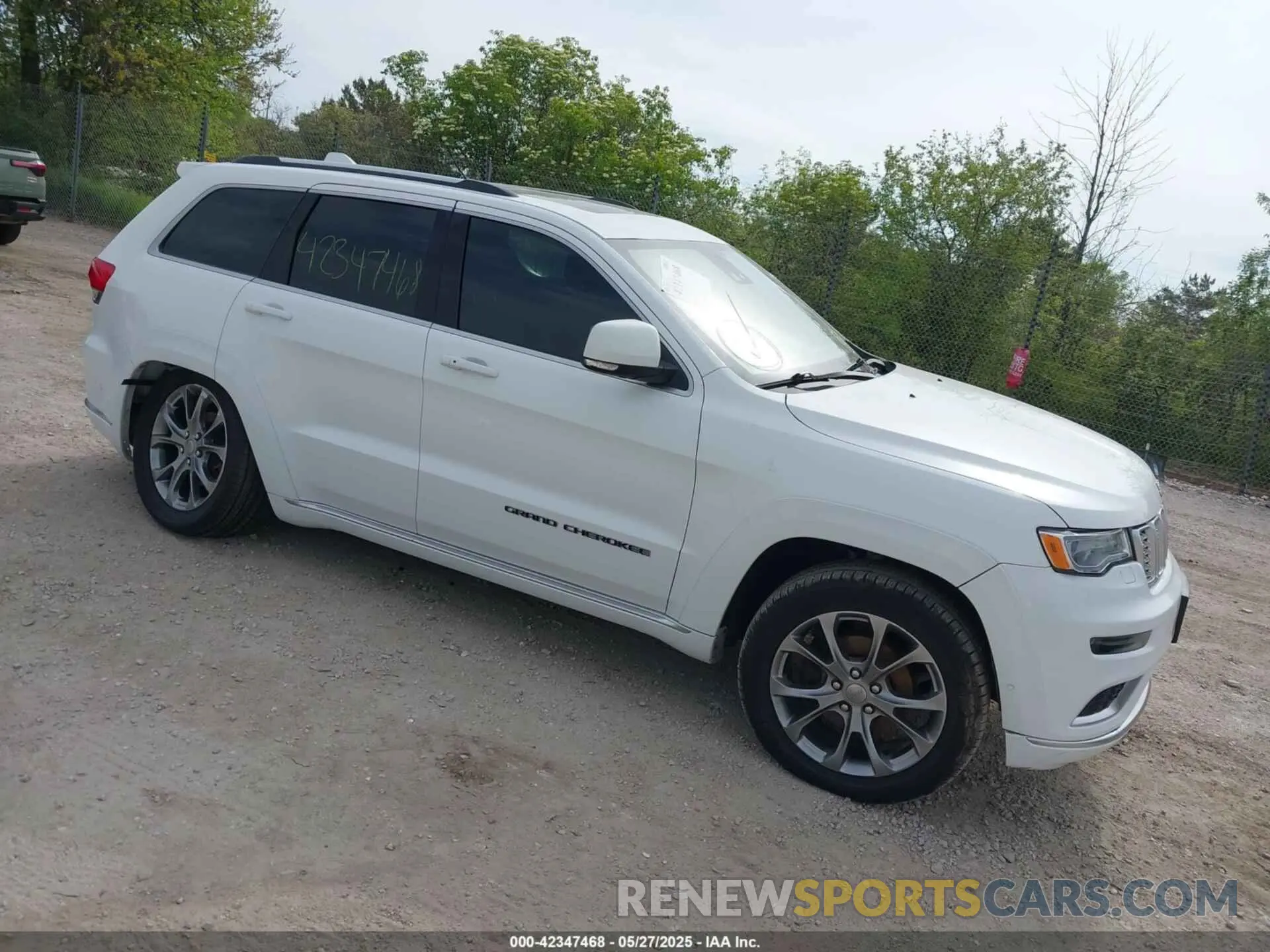 1 Photograph of a damaged car 1C4RJFJG9LC137315 JEEP GRAND CHEROKEE 2020