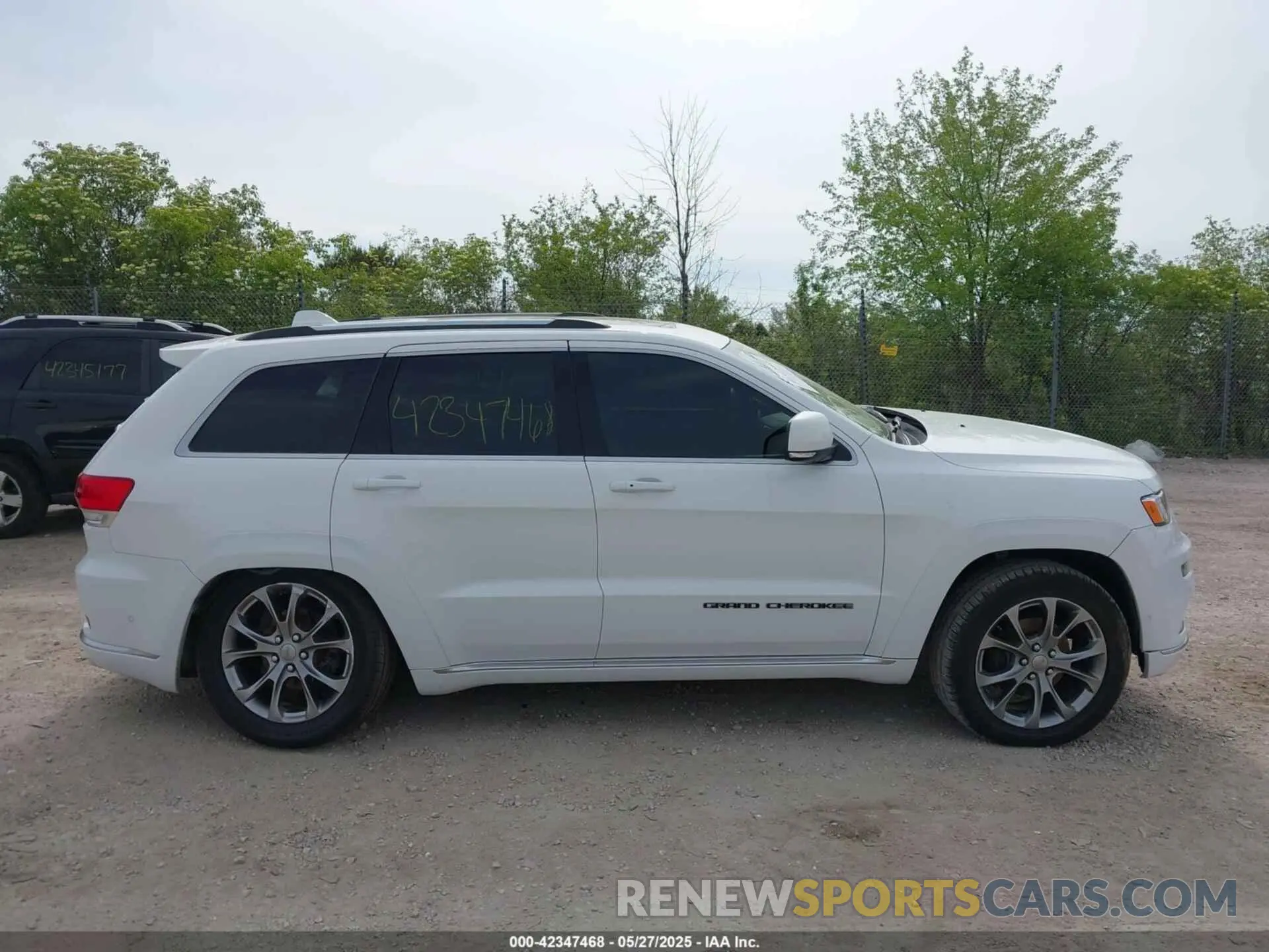 14 Photograph of a damaged car 1C4RJFJG9LC137315 JEEP GRAND CHEROKEE 2020