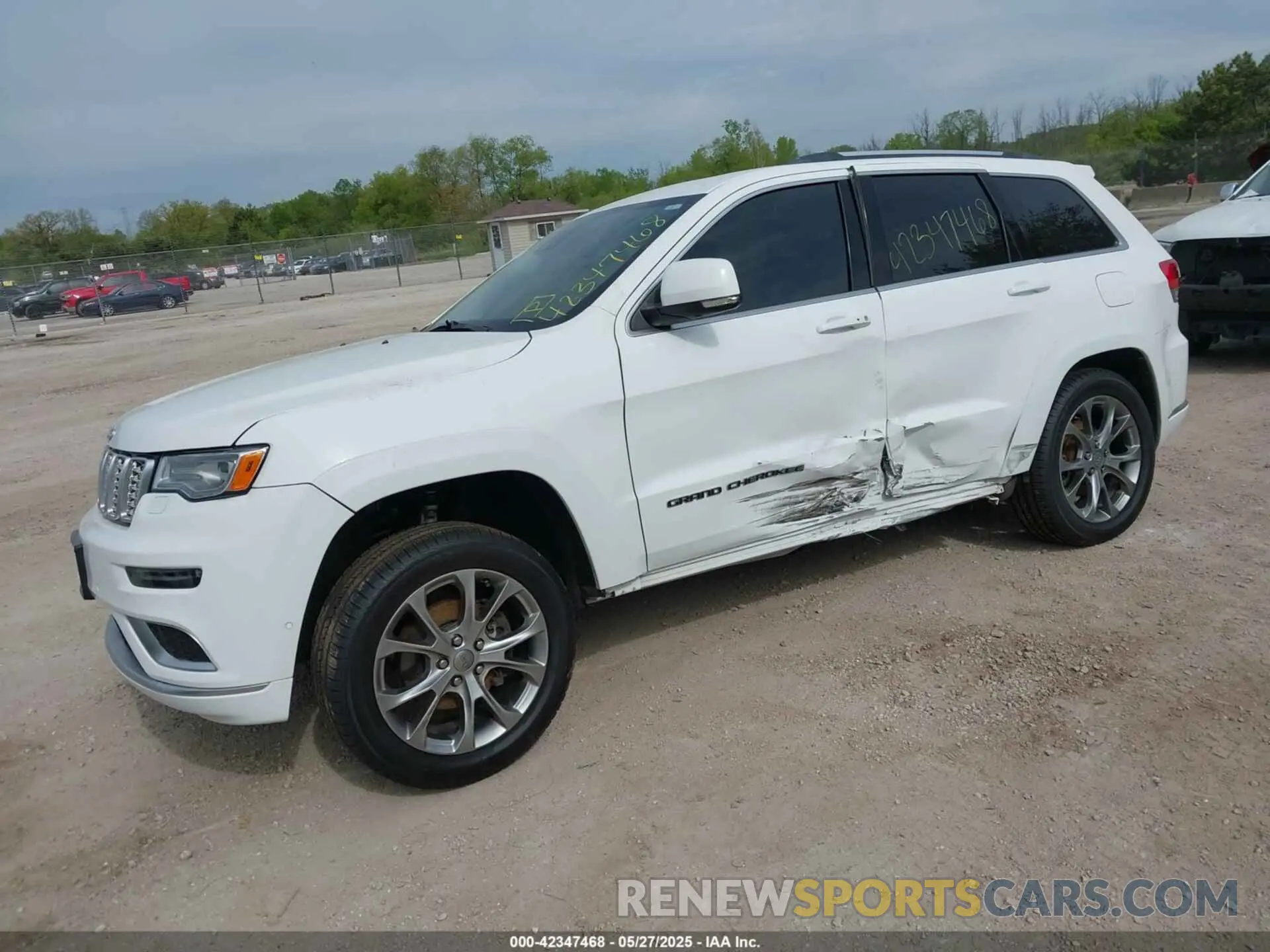 2 Photograph of a damaged car 1C4RJFJG9LC137315 JEEP GRAND CHEROKEE 2020