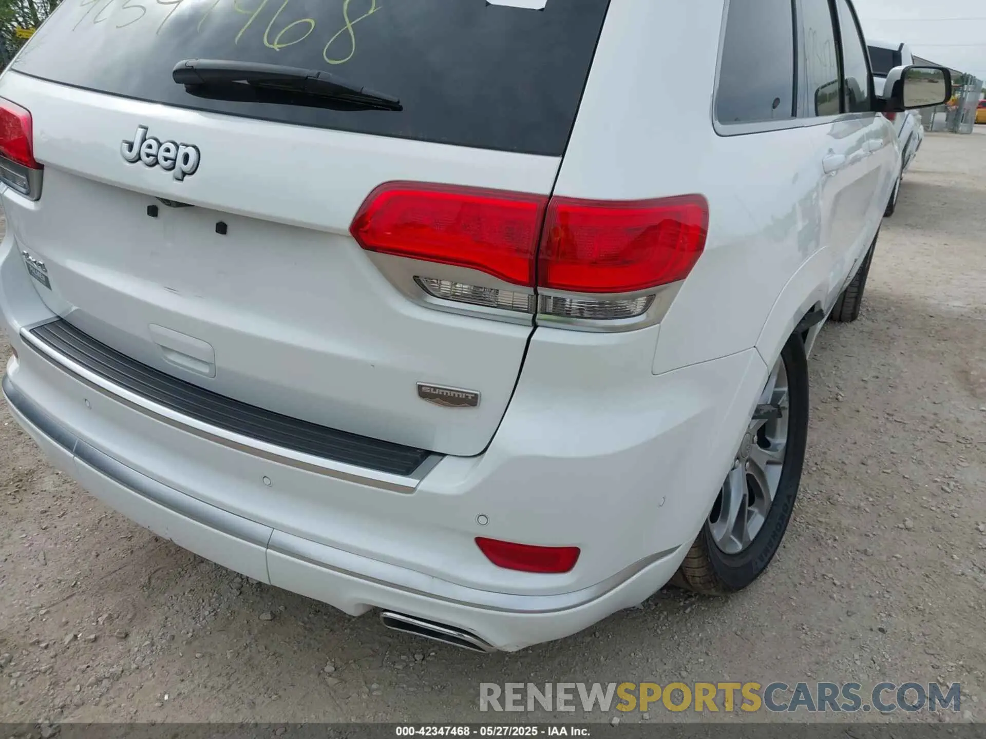 20 Photograph of a damaged car 1C4RJFJG9LC137315 JEEP GRAND CHEROKEE 2020