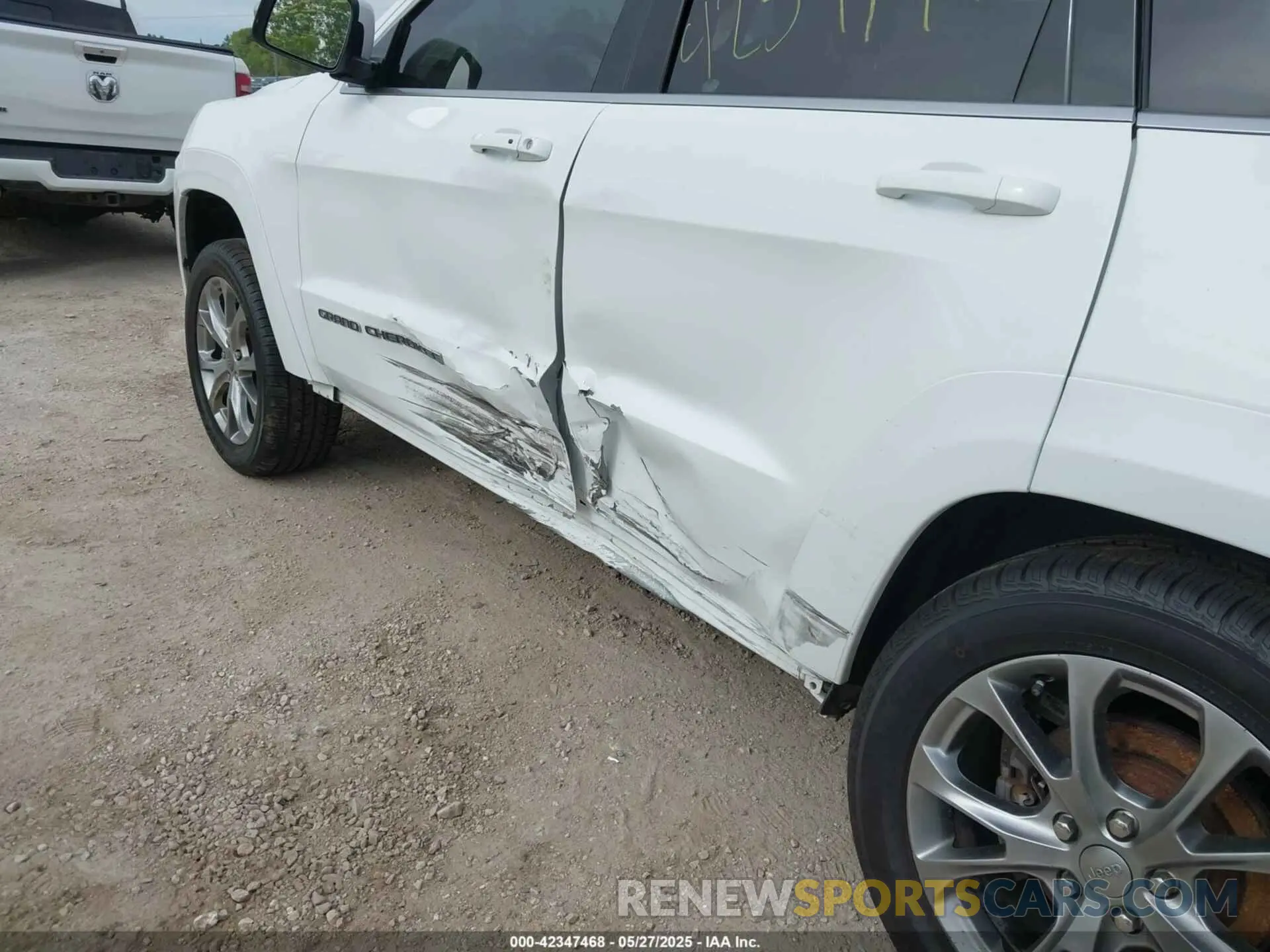 21 Photograph of a damaged car 1C4RJFJG9LC137315 JEEP GRAND CHEROKEE 2020