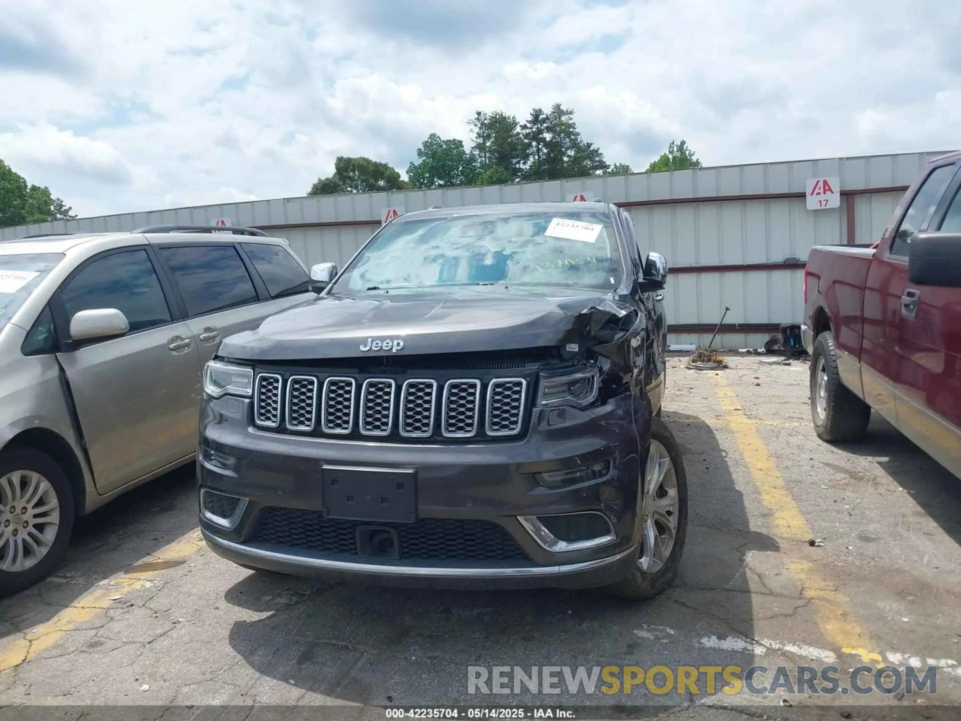 12 Photograph of a damaged car 1C4RJFJT0LC137054 JEEP GRAND CHEROKEE 2020