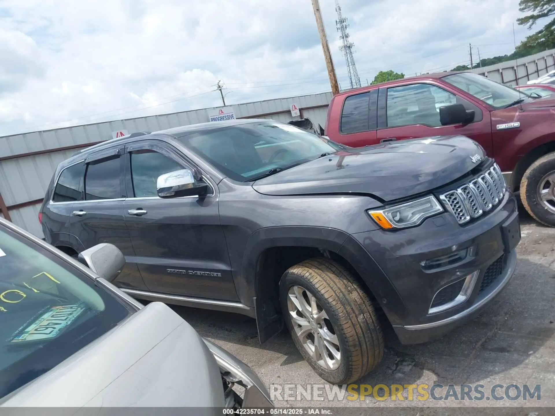 13 Photograph of a damaged car 1C4RJFJT0LC137054 JEEP GRAND CHEROKEE 2020