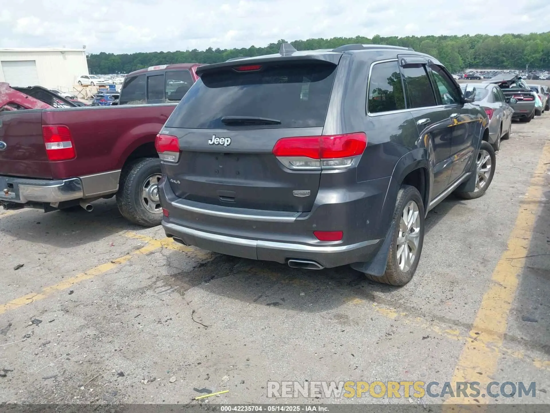 4 Photograph of a damaged car 1C4RJFJT0LC137054 JEEP GRAND CHEROKEE 2020