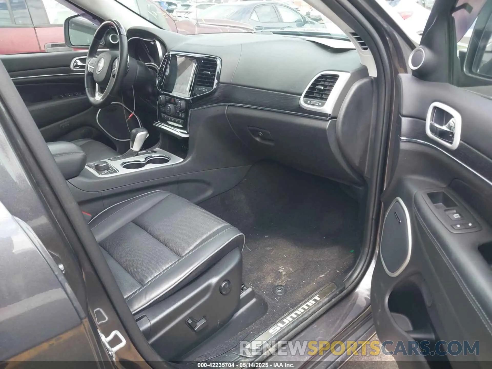 5 Photograph of a damaged car 1C4RJFJT0LC137054 JEEP GRAND CHEROKEE 2020