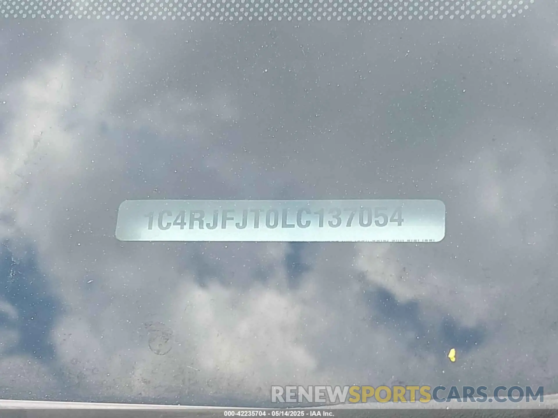 9 Photograph of a damaged car 1C4RJFJT0LC137054 JEEP GRAND CHEROKEE 2020