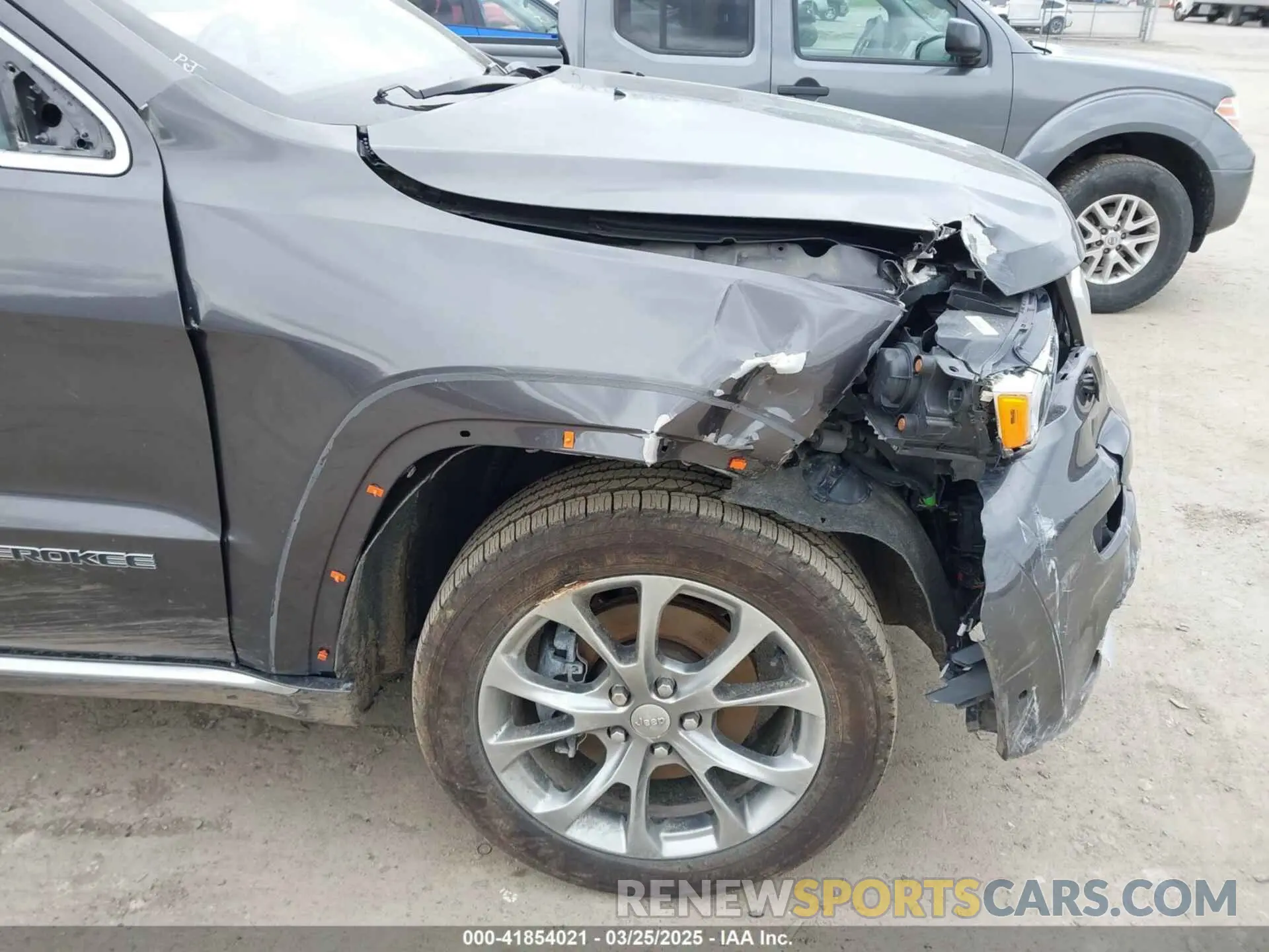 18 Photograph of a damaged car 1C4RJFJT2LC408499 JEEP GRAND CHEROKEE 2020