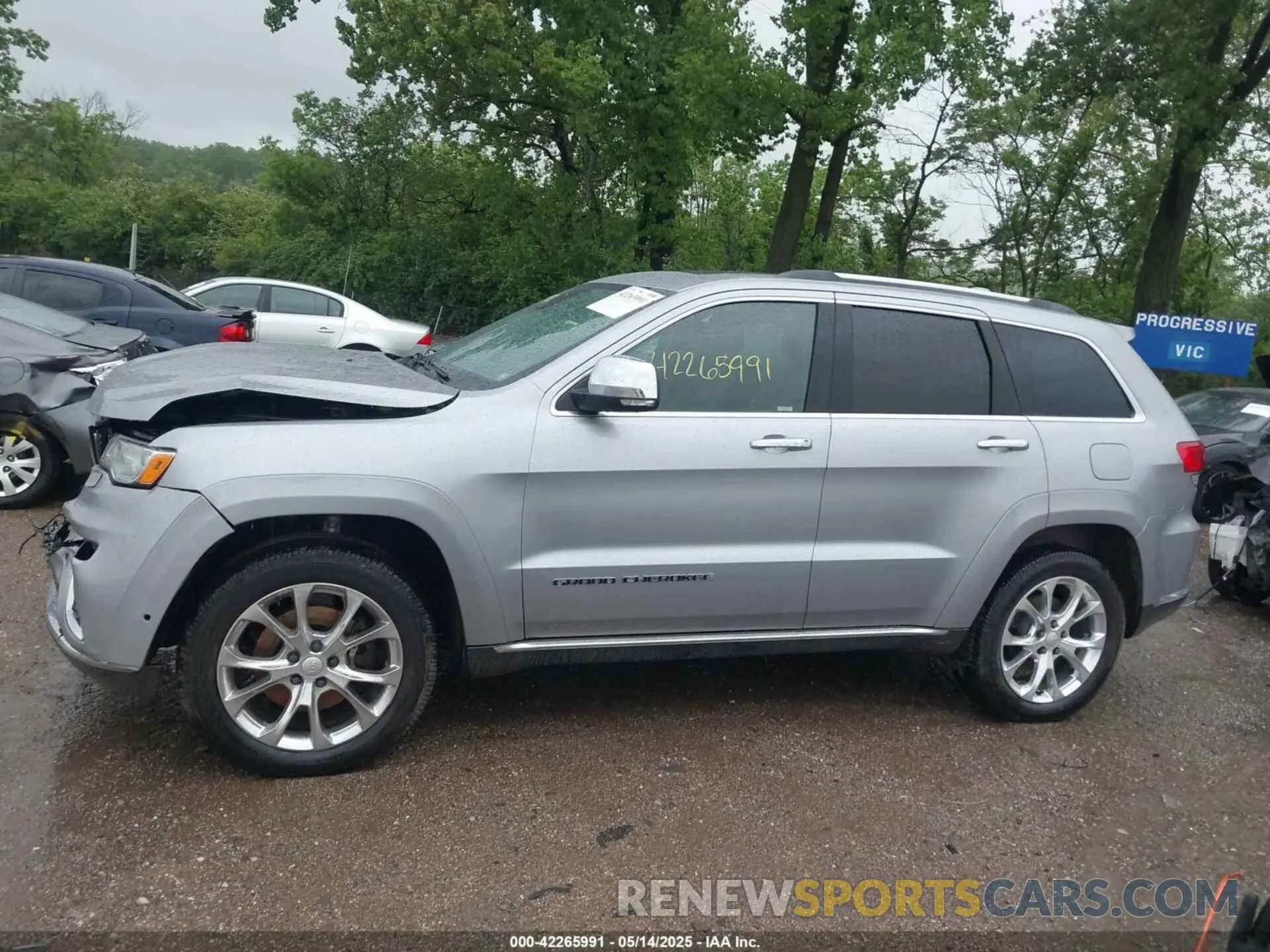 14 Photograph of a damaged car 1C4RJFJT4LC137073 JEEP GRAND CHEROKEE 2020
