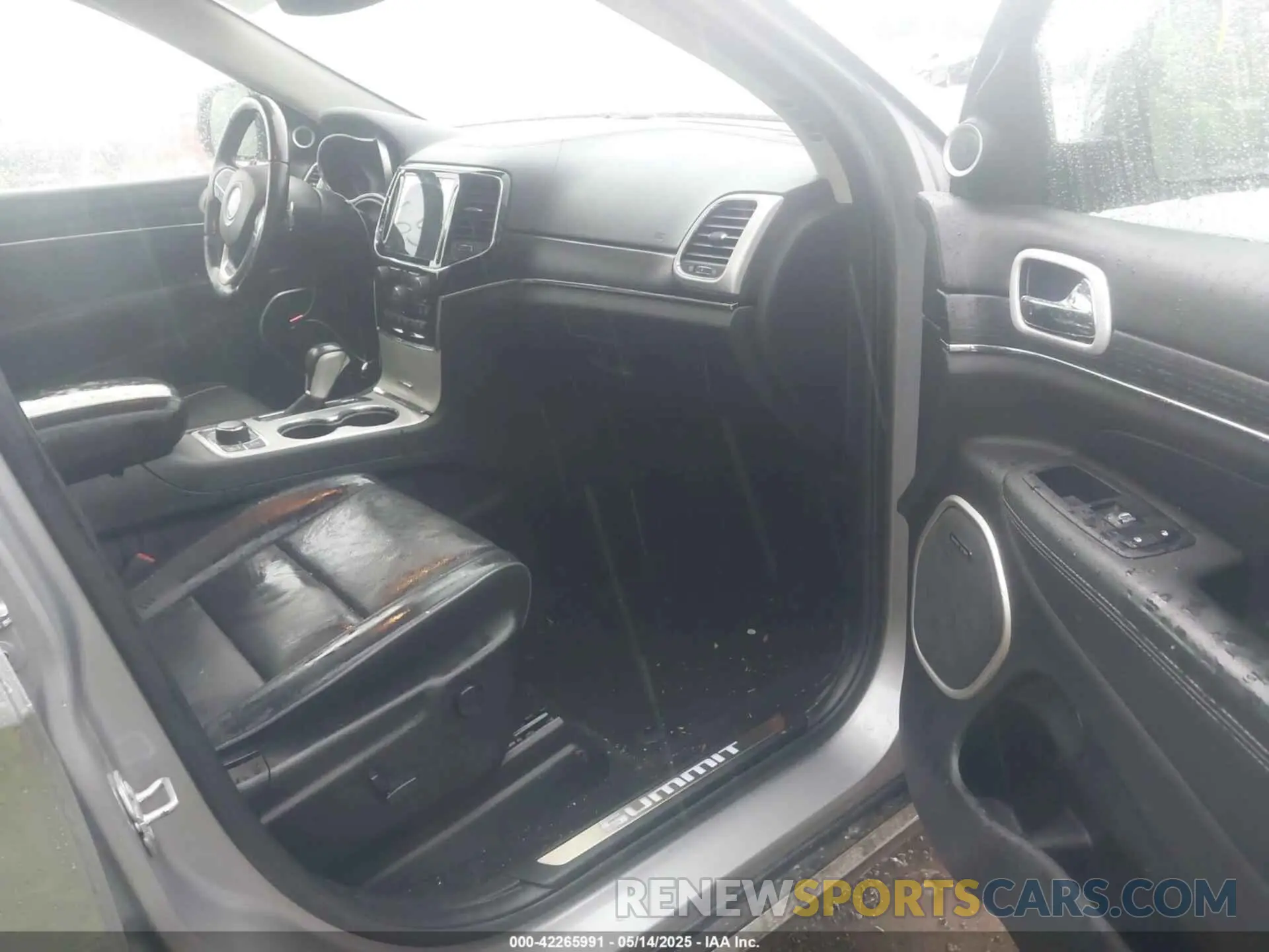 5 Photograph of a damaged car 1C4RJFJT4LC137073 JEEP GRAND CHEROKEE 2020
