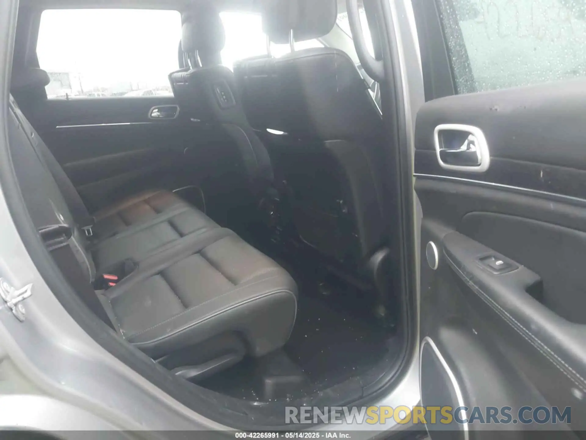 8 Photograph of a damaged car 1C4RJFJT4LC137073 JEEP GRAND CHEROKEE 2020