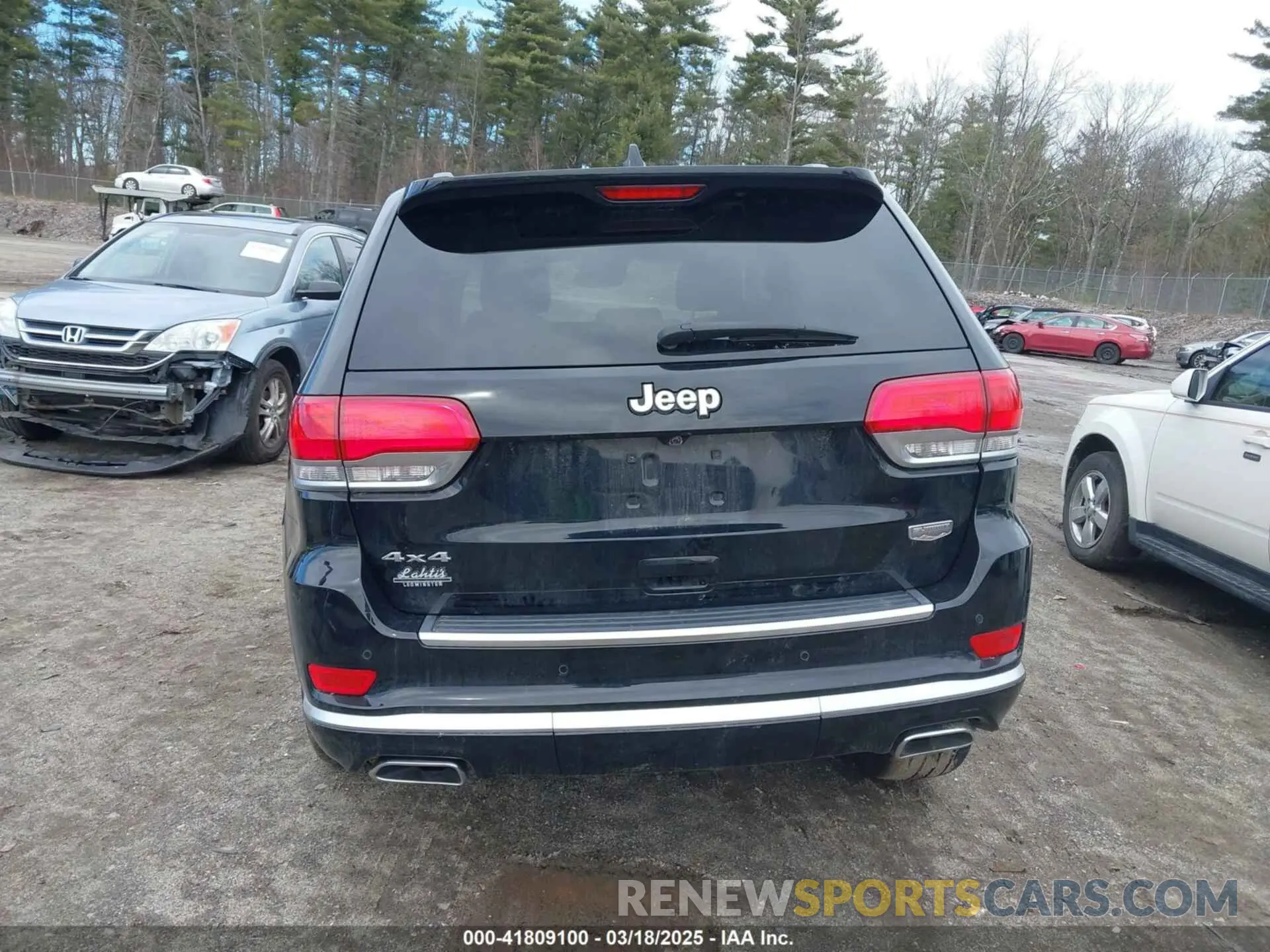 17 Photograph of a damaged car 1C4RJFJT5LC355247 JEEP GRAND CHEROKEE 2020