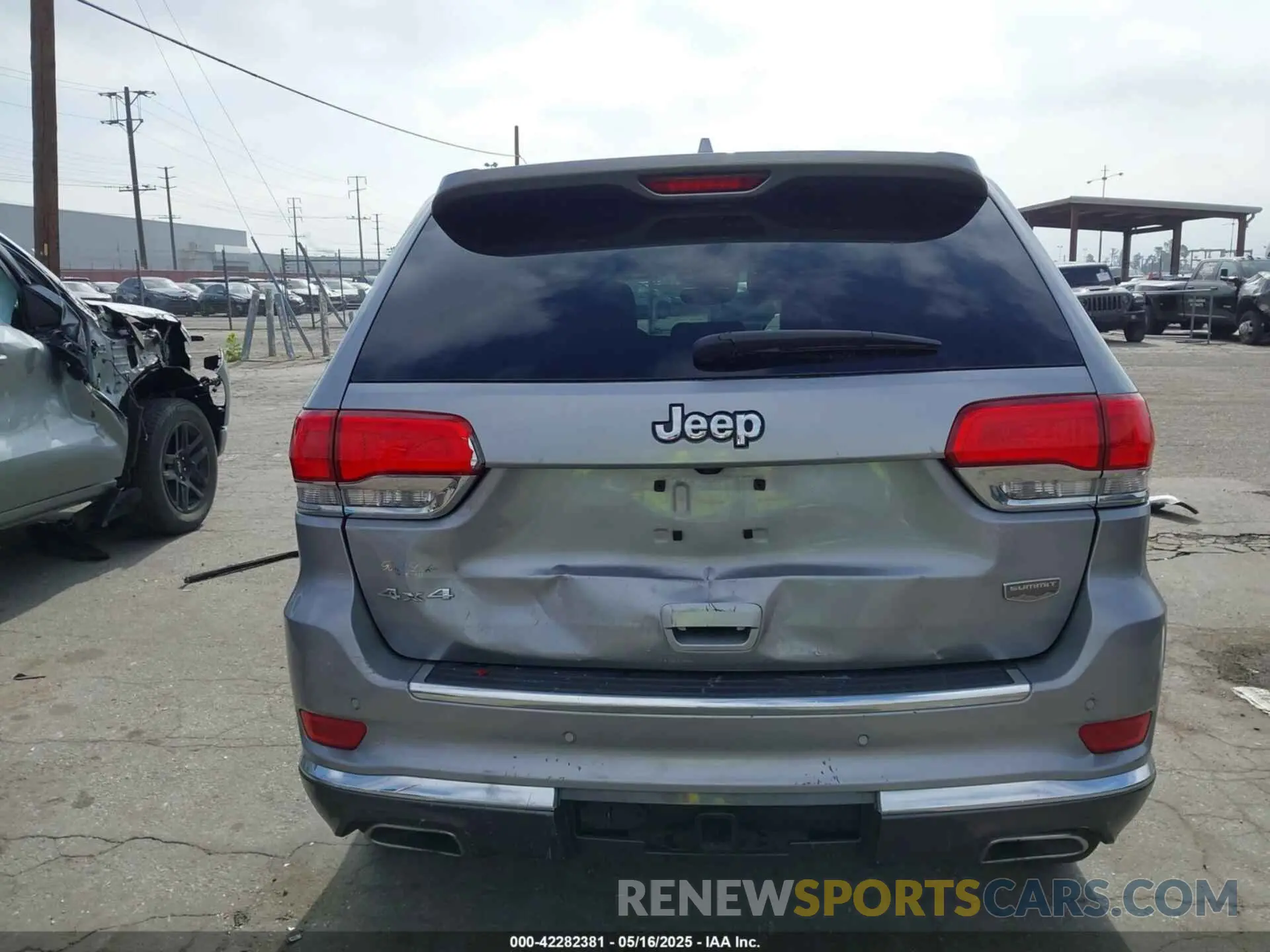 17 Photograph of a damaged car 1C4RJFJT6LC414418 JEEP GRAND CHEROKEE 2020