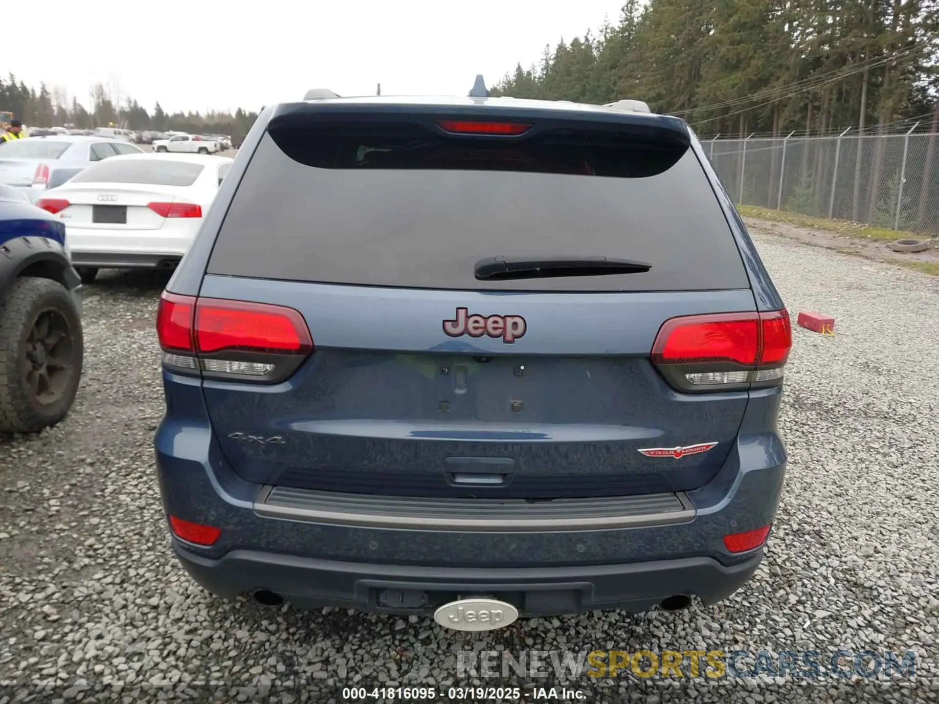 17 Photograph of a damaged car 1C4RJFLG0LC360145 JEEP GRAND CHEROKEE 2020