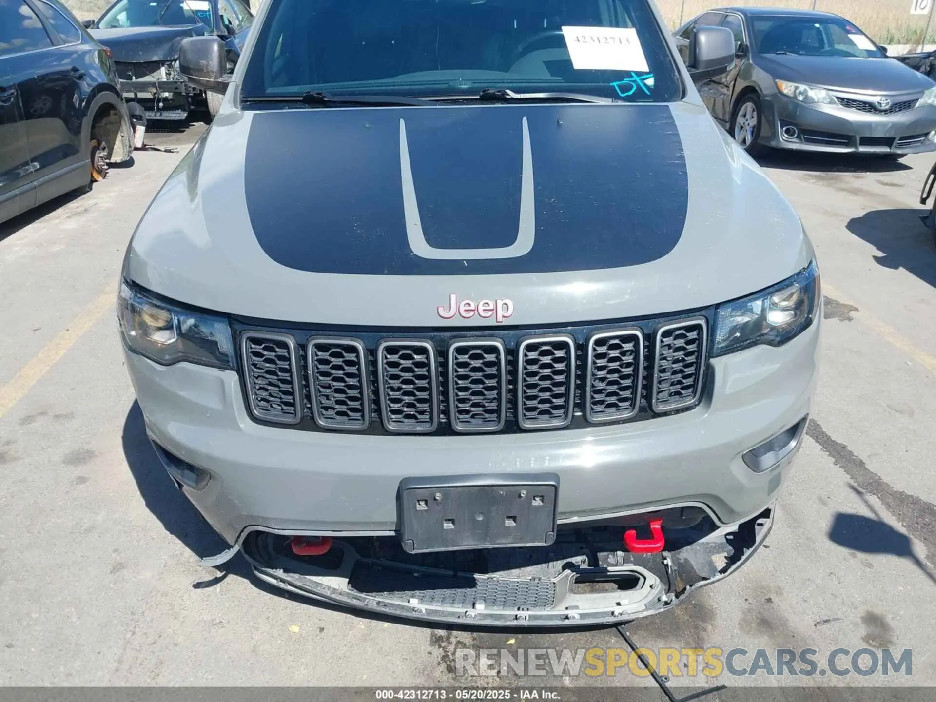 12 Photograph of a damaged car 1C4RJFLG7LC384524 JEEP GRAND CHEROKEE 2020