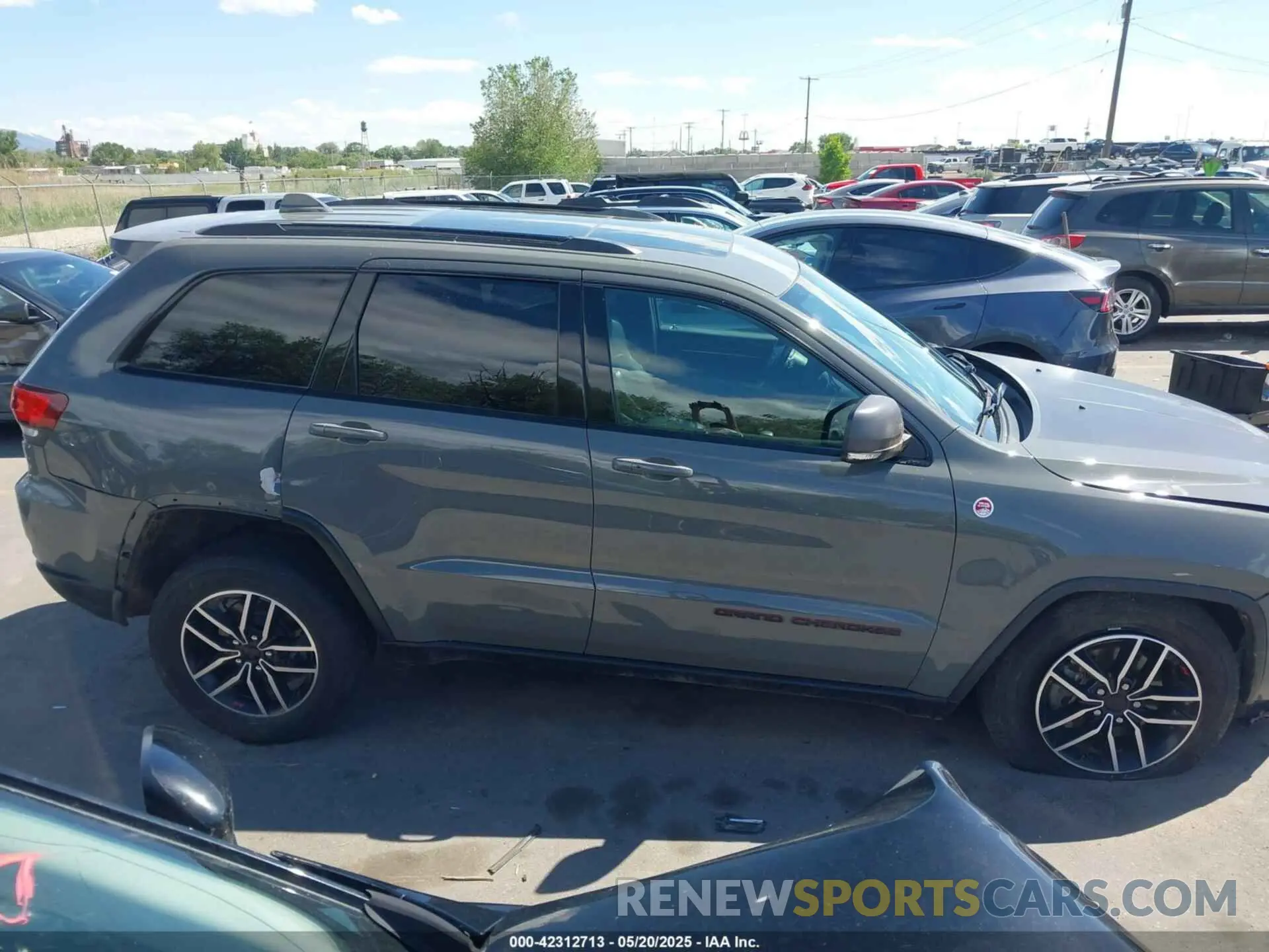 13 Photograph of a damaged car 1C4RJFLG7LC384524 JEEP GRAND CHEROKEE 2020