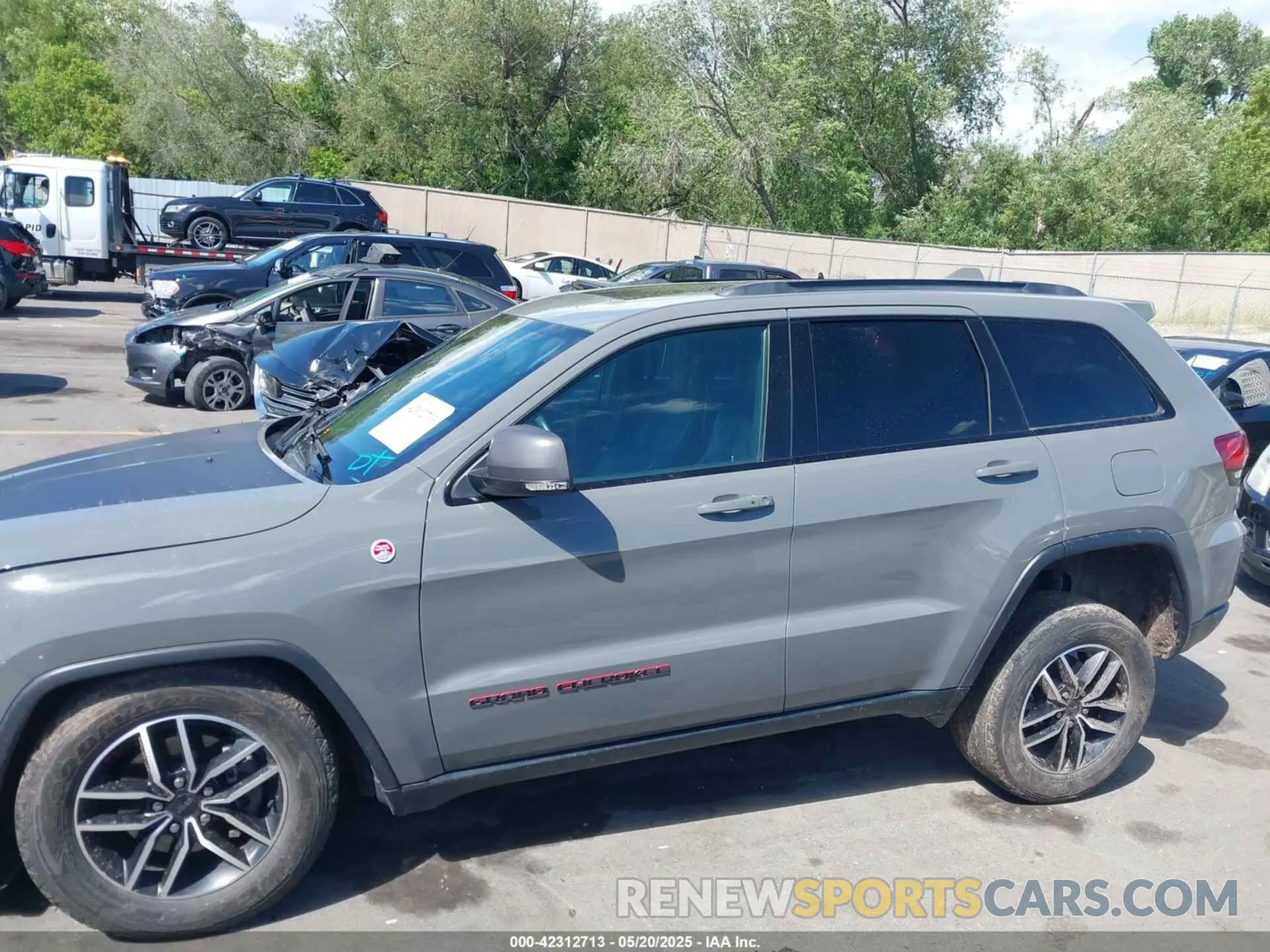 14 Photograph of a damaged car 1C4RJFLG7LC384524 JEEP GRAND CHEROKEE 2020