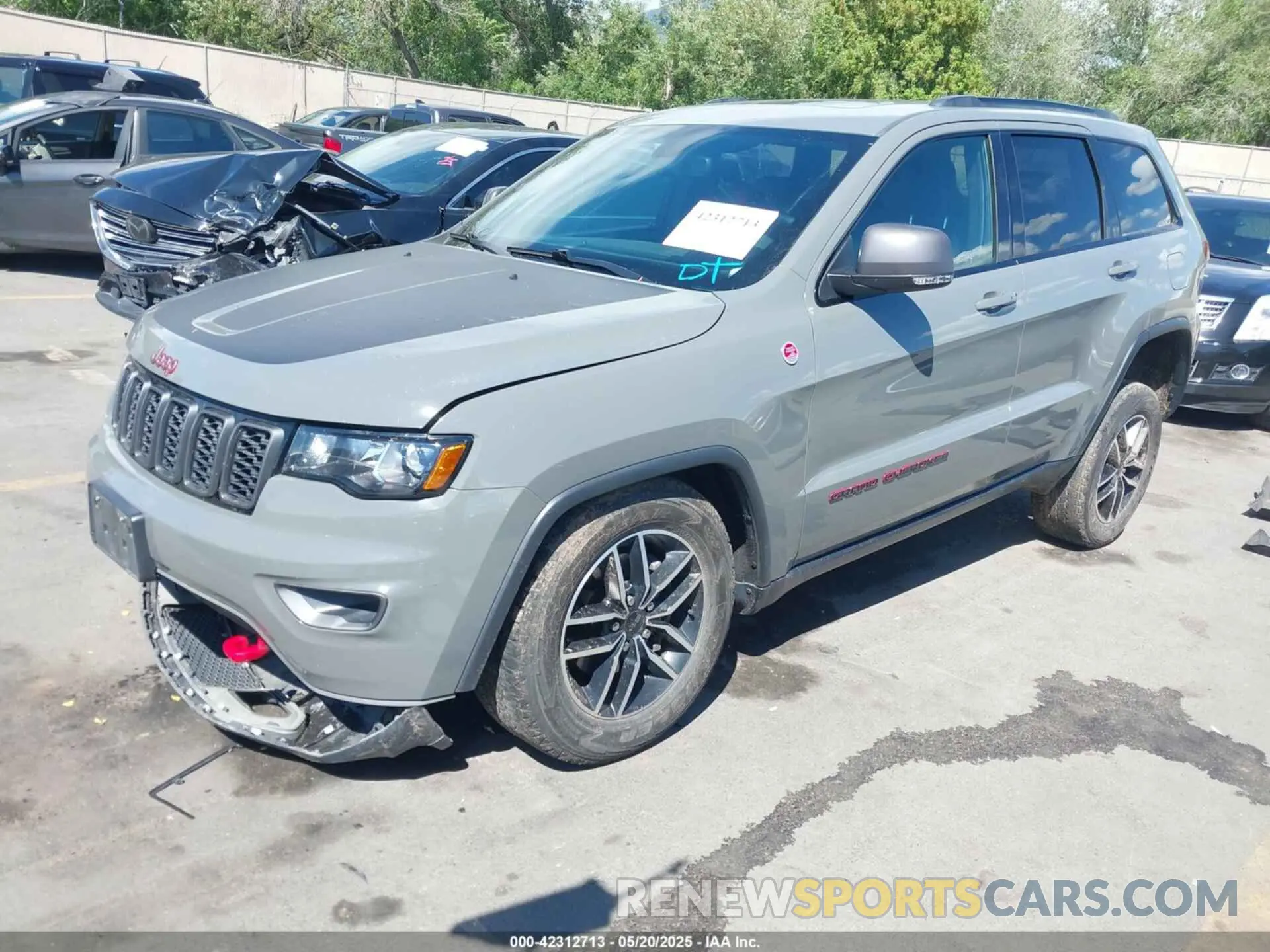 2 Photograph of a damaged car 1C4RJFLG7LC384524 JEEP GRAND CHEROKEE 2020