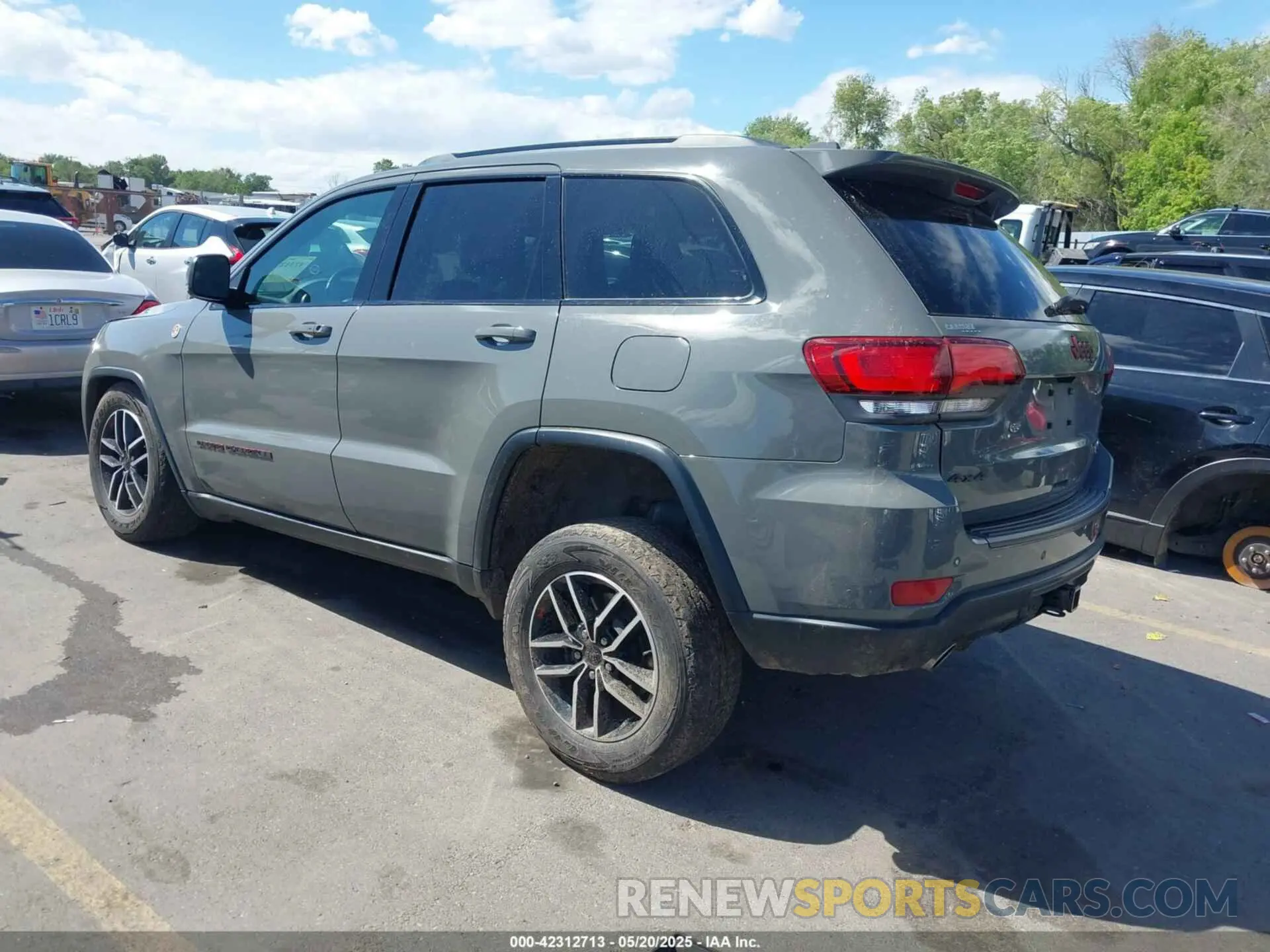 3 Photograph of a damaged car 1C4RJFLG7LC384524 JEEP GRAND CHEROKEE 2020