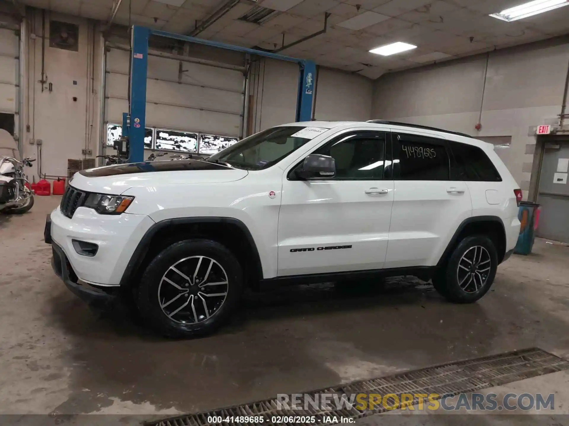 15 Photograph of a damaged car 1C4RJFLG8LC272413 JEEP GRAND CHEROKEE 2020