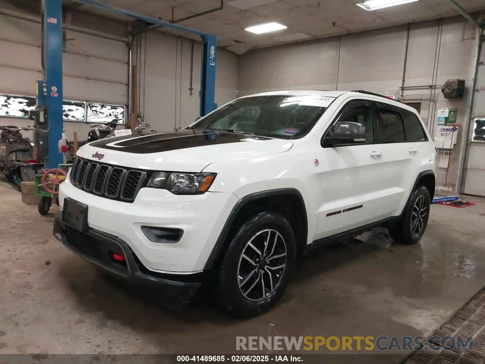 2 Photograph of a damaged car 1C4RJFLG8LC272413 JEEP GRAND CHEROKEE 2020