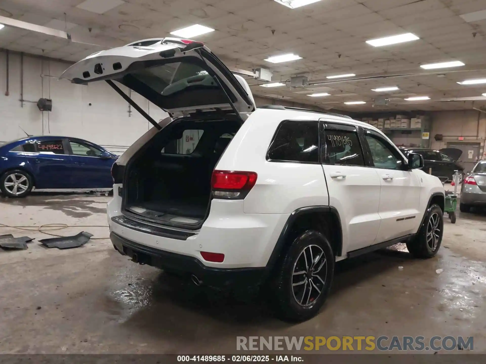 4 Photograph of a damaged car 1C4RJFLG8LC272413 JEEP GRAND CHEROKEE 2020