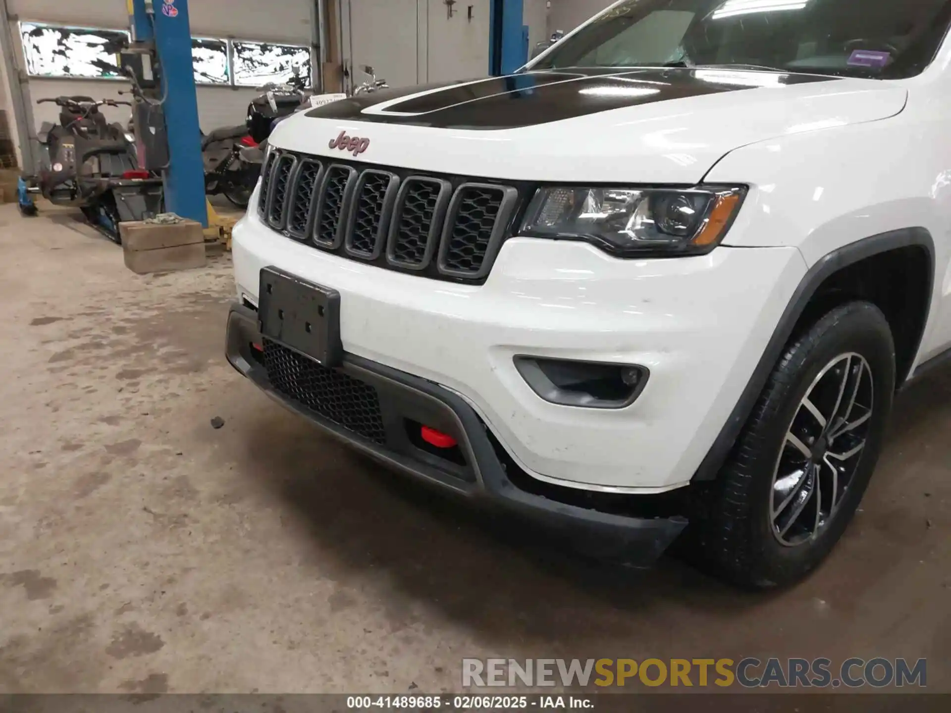 6 Photograph of a damaged car 1C4RJFLG8LC272413 JEEP GRAND CHEROKEE 2020