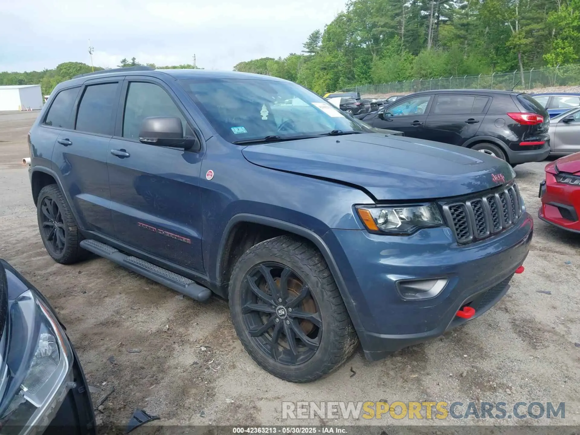 1 Photograph of a damaged car 1C4RJFLGXLC218661 JEEP GRAND CHEROKEE 2020