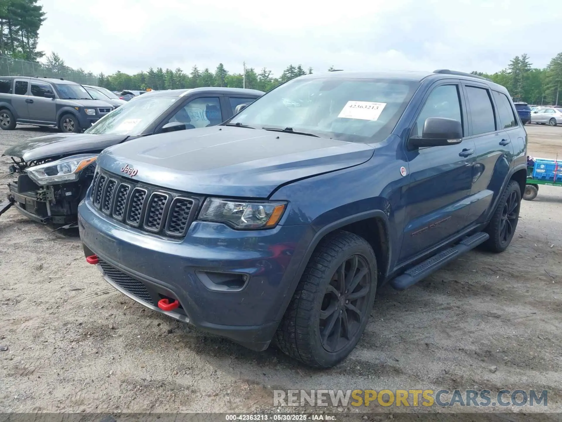 2 Photograph of a damaged car 1C4RJFLGXLC218661 JEEP GRAND CHEROKEE 2020