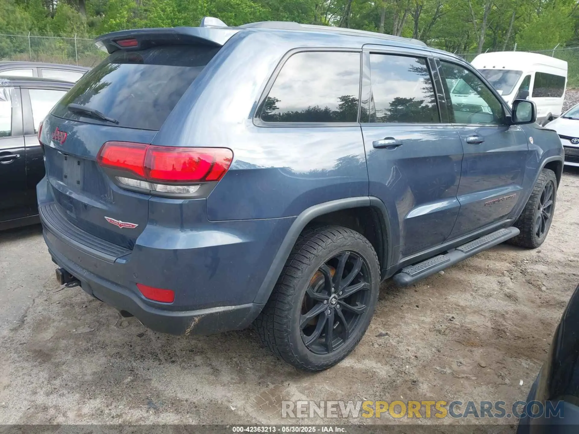 4 Photograph of a damaged car 1C4RJFLGXLC218661 JEEP GRAND CHEROKEE 2020