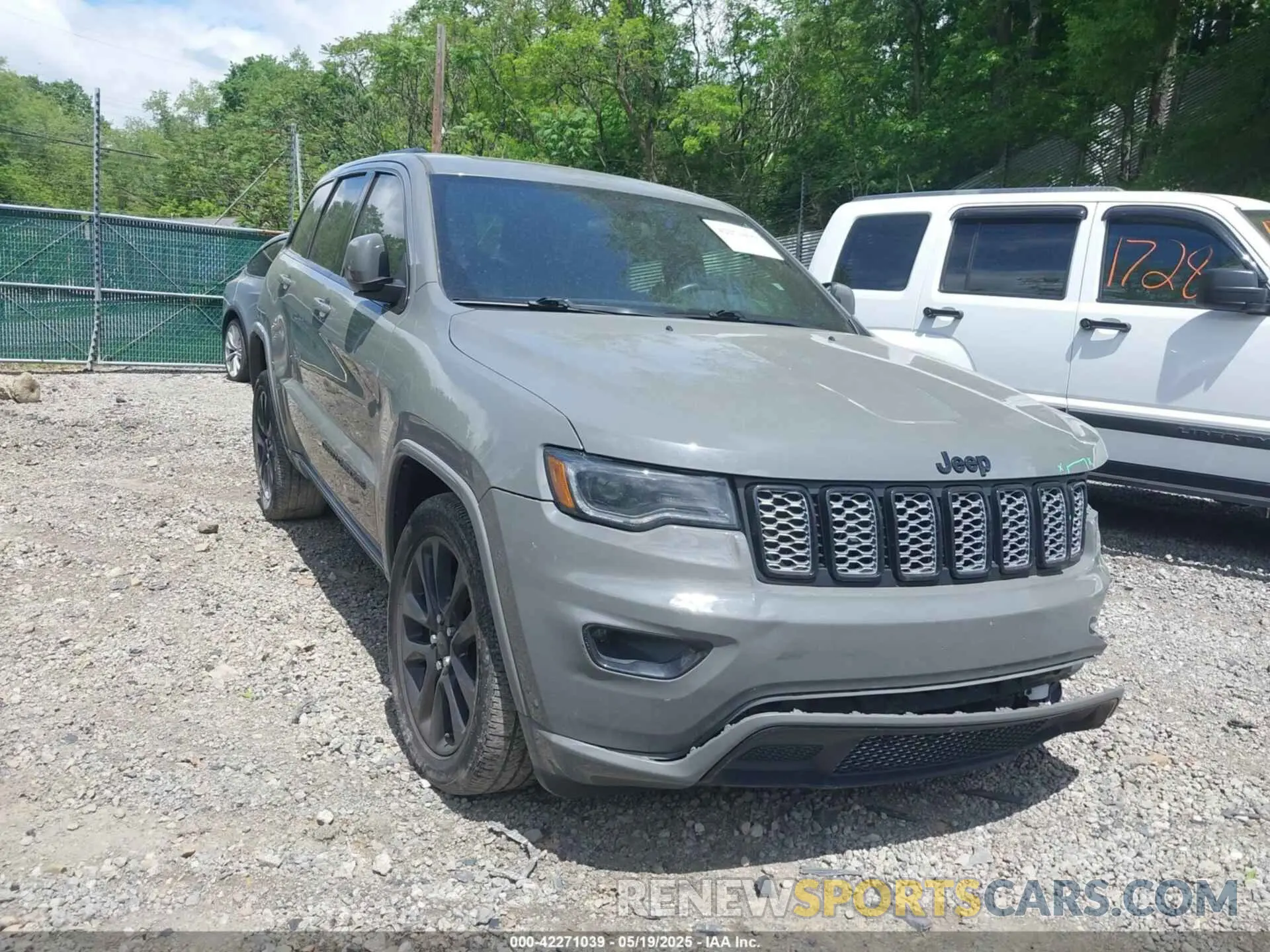 18 Photograph of a damaged car 1C4RJEAG0MC658371 JEEP GRAND CHEROKEE 2021