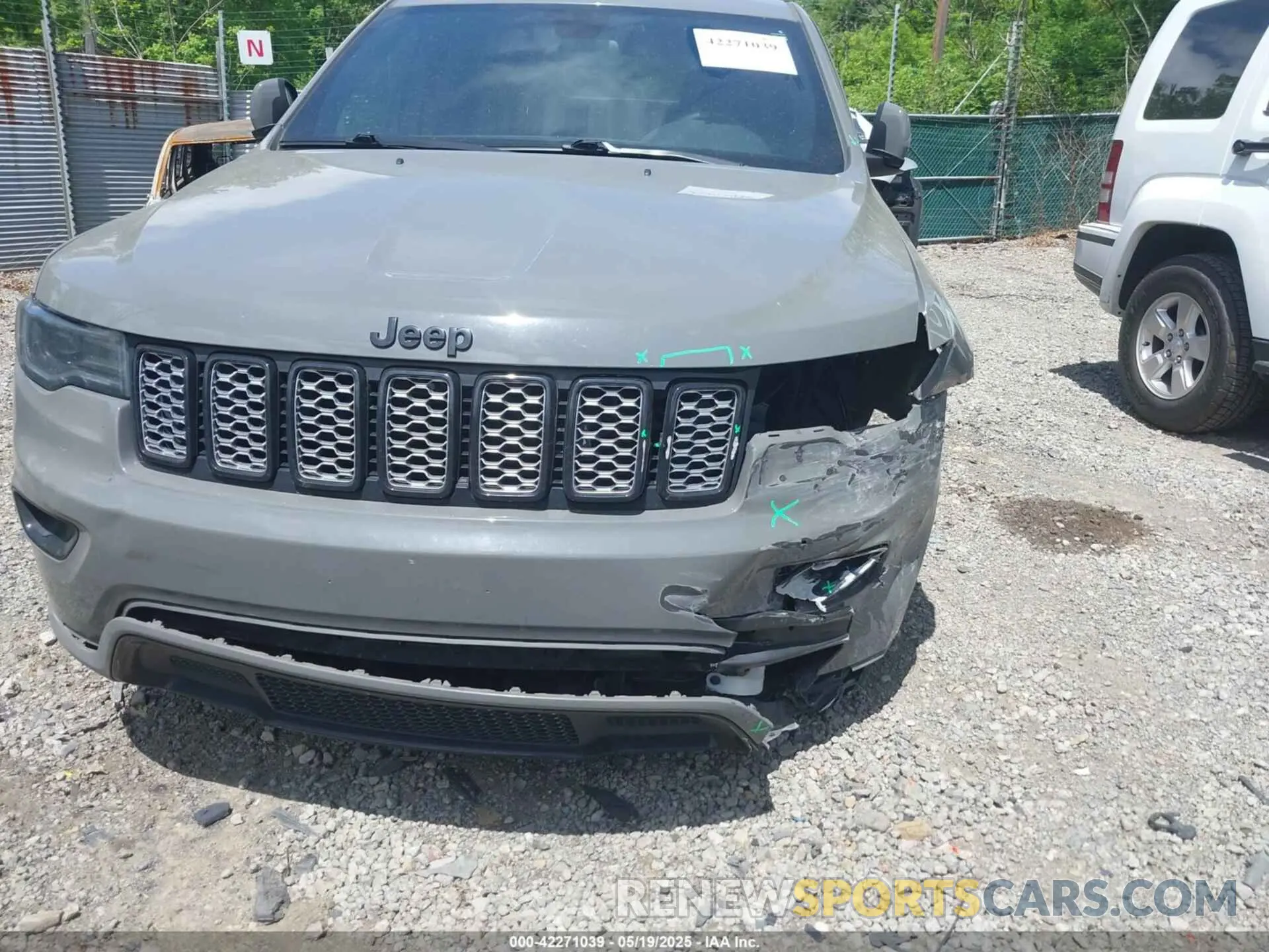 19 Photograph of a damaged car 1C4RJEAG0MC658371 JEEP GRAND CHEROKEE 2021