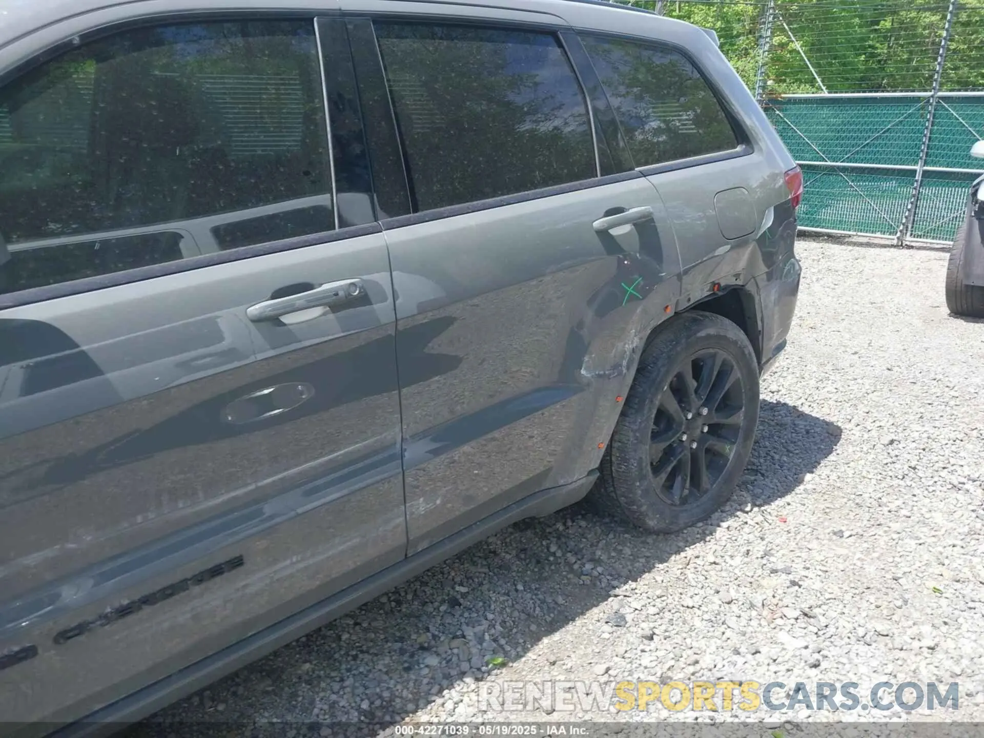 21 Photograph of a damaged car 1C4RJEAG0MC658371 JEEP GRAND CHEROKEE 2021
