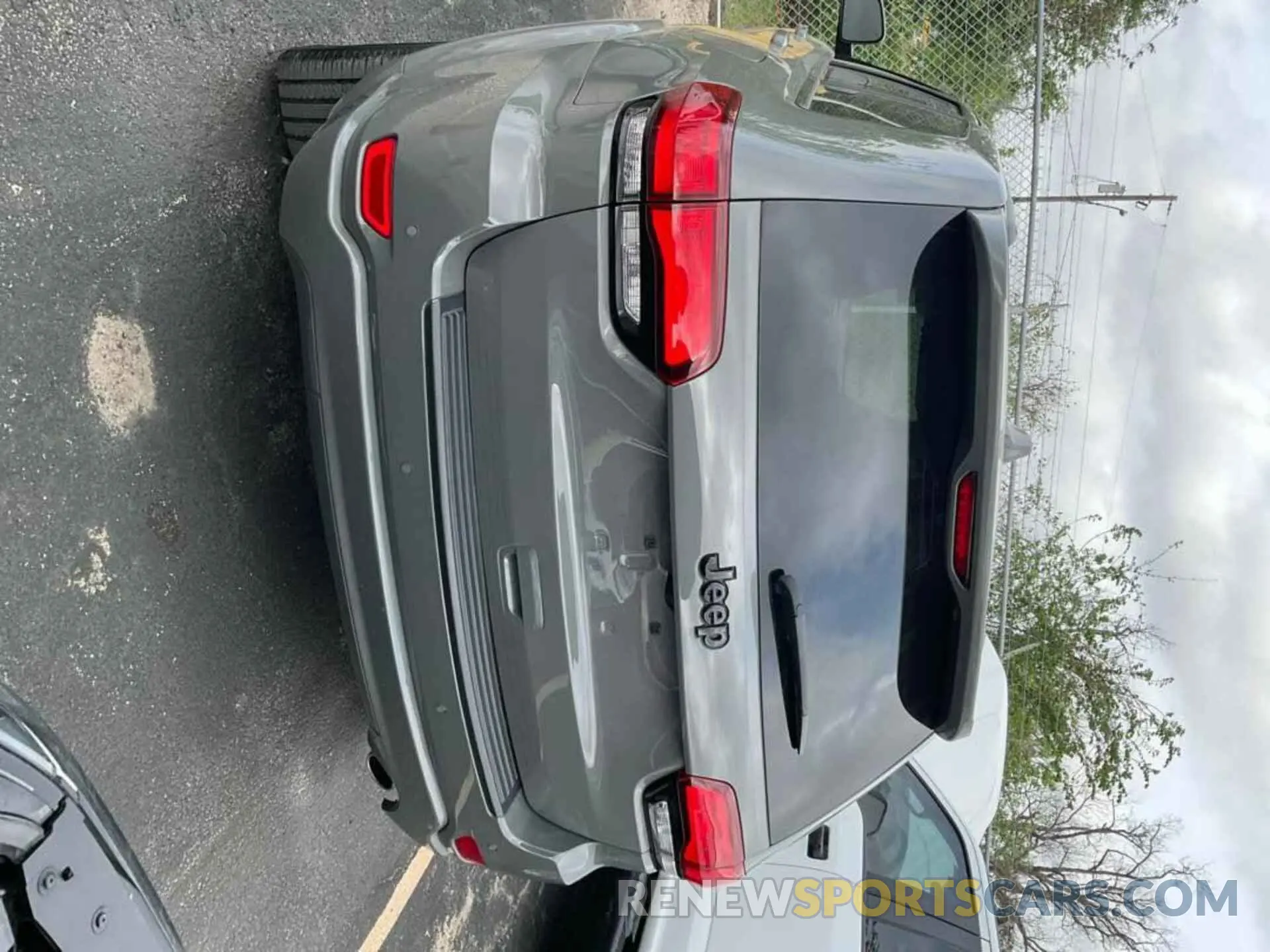 11 Photograph of a damaged car 1C4RJEAG1MC813249 JEEP GRAND CHEROKEE 2021