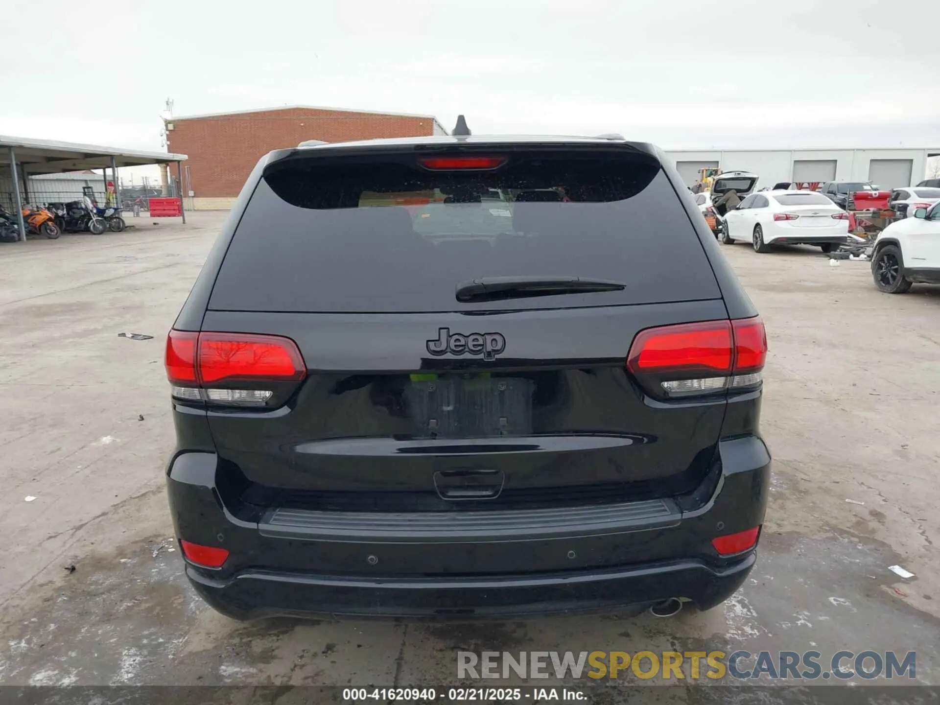 17 Photograph of a damaged car 1C4RJEAG2MC658324 JEEP GRAND CHEROKEE 2021