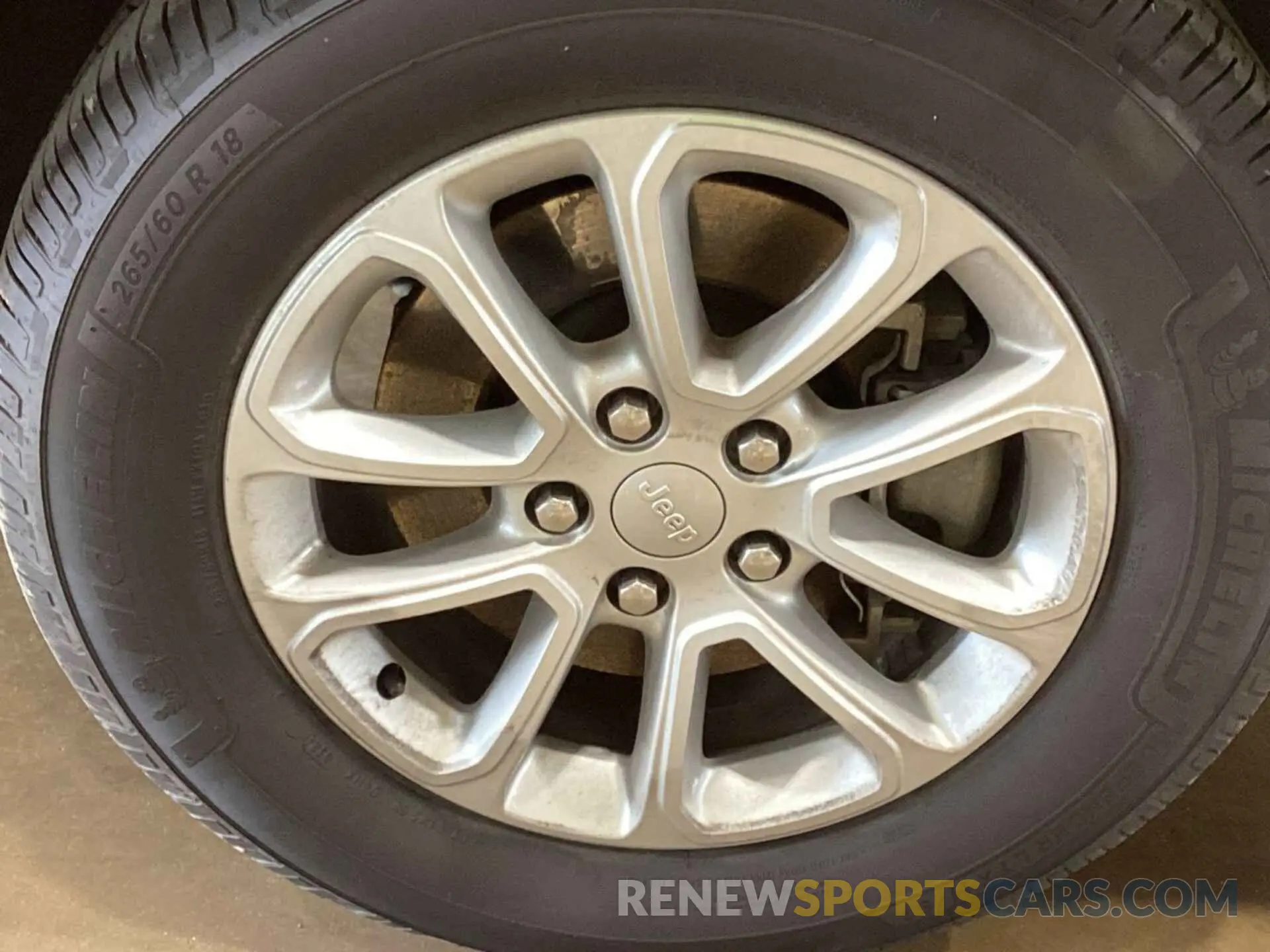 13 Photograph of a damaged car 1C4RJEAG3MC569832 JEEP GRAND CHEROKEE 2021