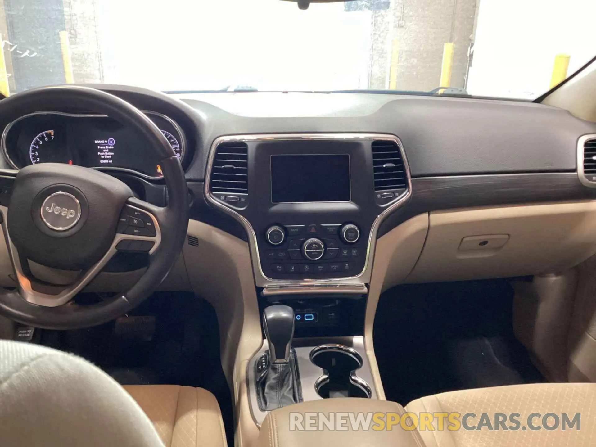 19 Photograph of a damaged car 1C4RJEAG3MC569832 JEEP GRAND CHEROKEE 2021