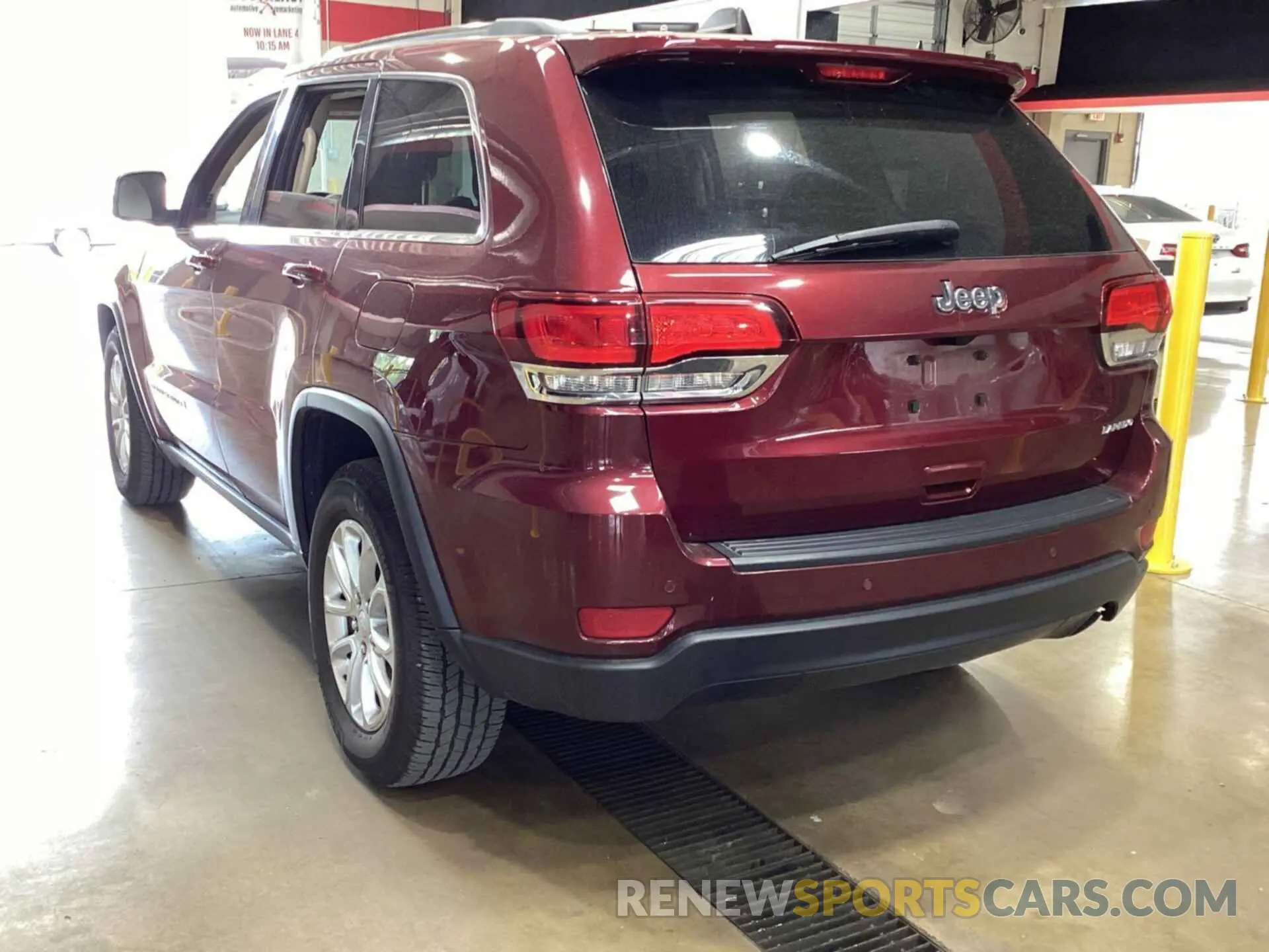 26 Photograph of a damaged car 1C4RJEAG3MC569832 JEEP GRAND CHEROKEE 2021