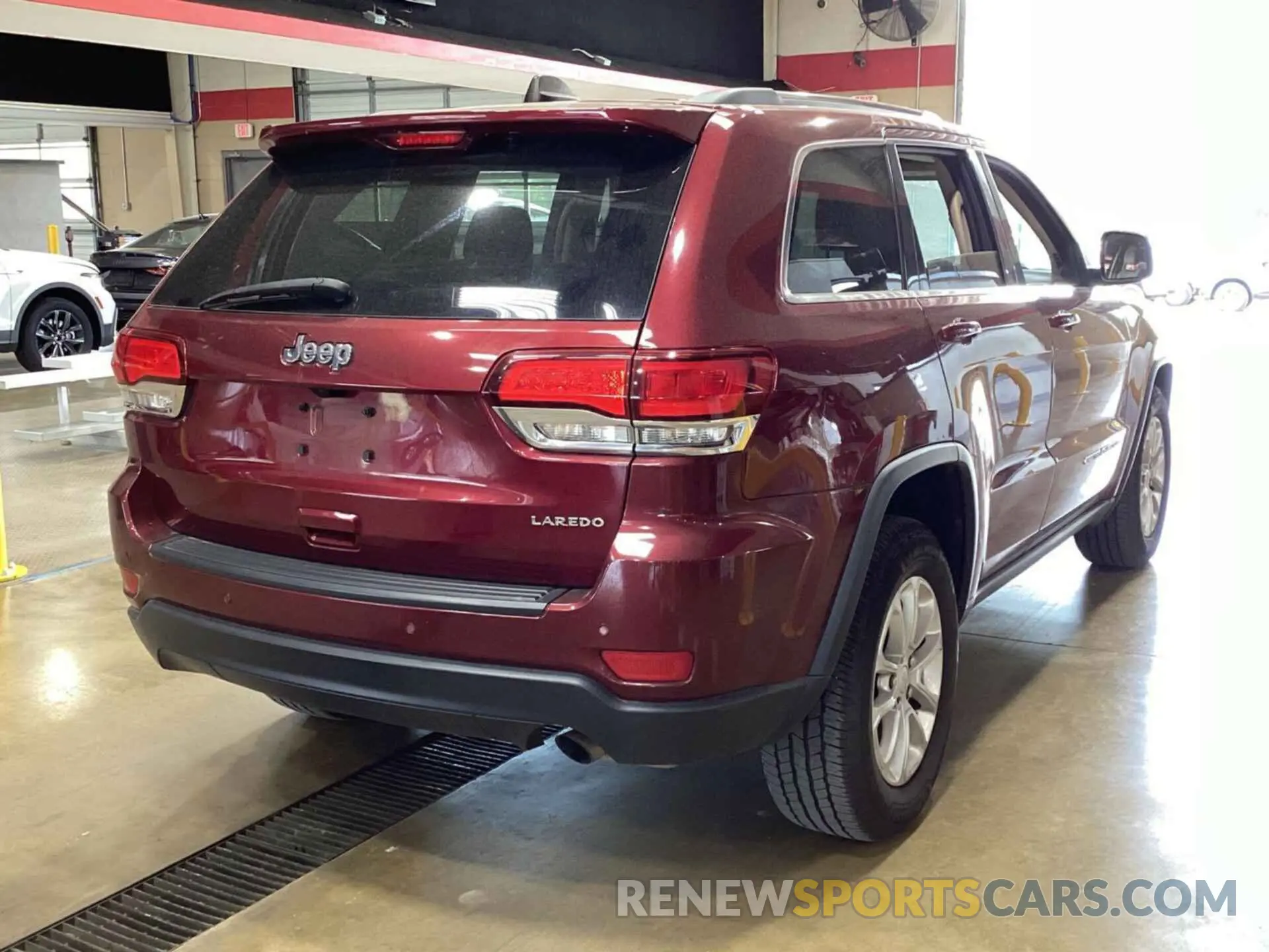 3 Photograph of a damaged car 1C4RJEAG3MC569832 JEEP GRAND CHEROKEE 2021
