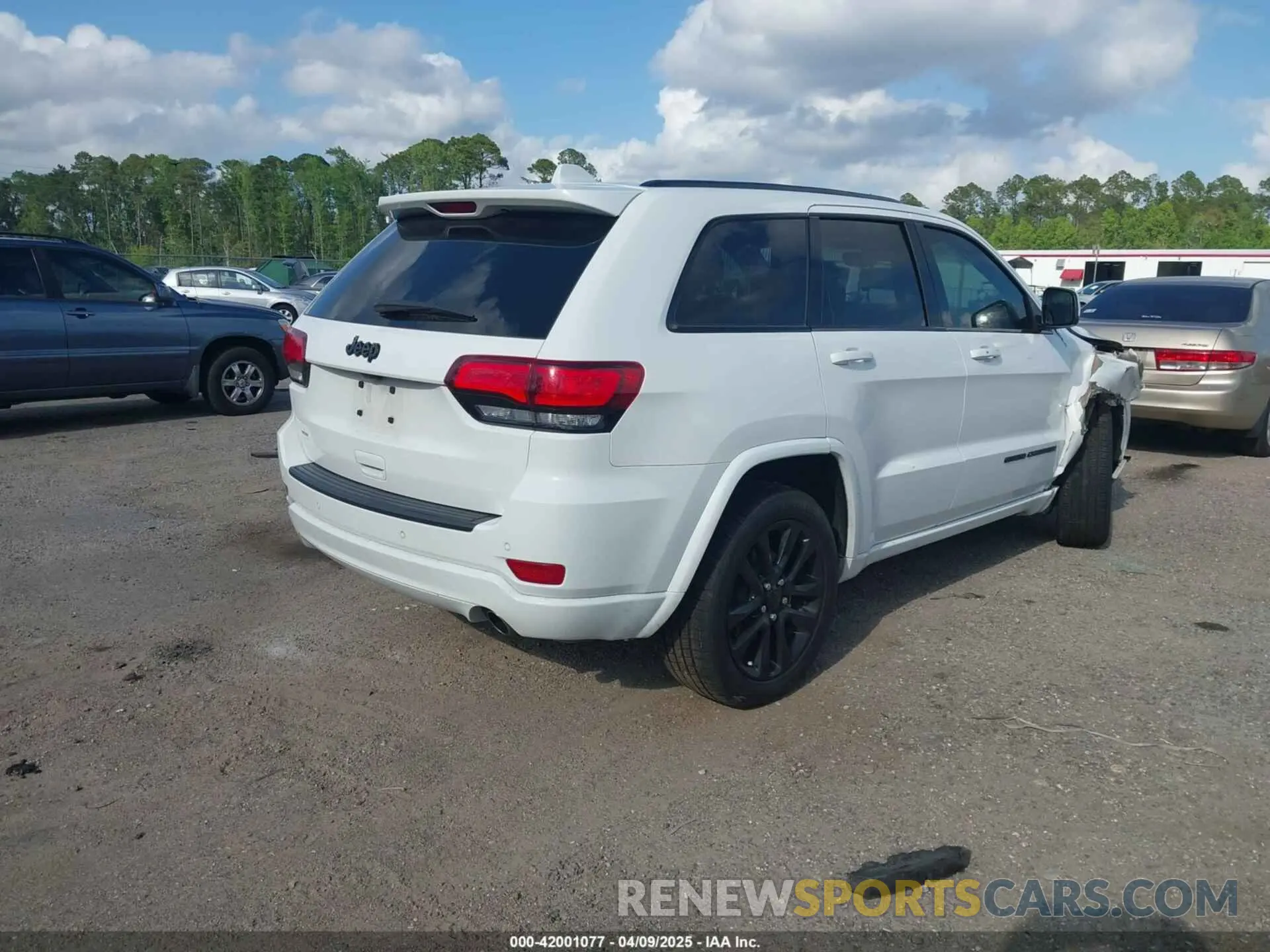 4 Photograph of a damaged car 1C4RJEAG3MC570317 JEEP GRAND CHEROKEE 2021