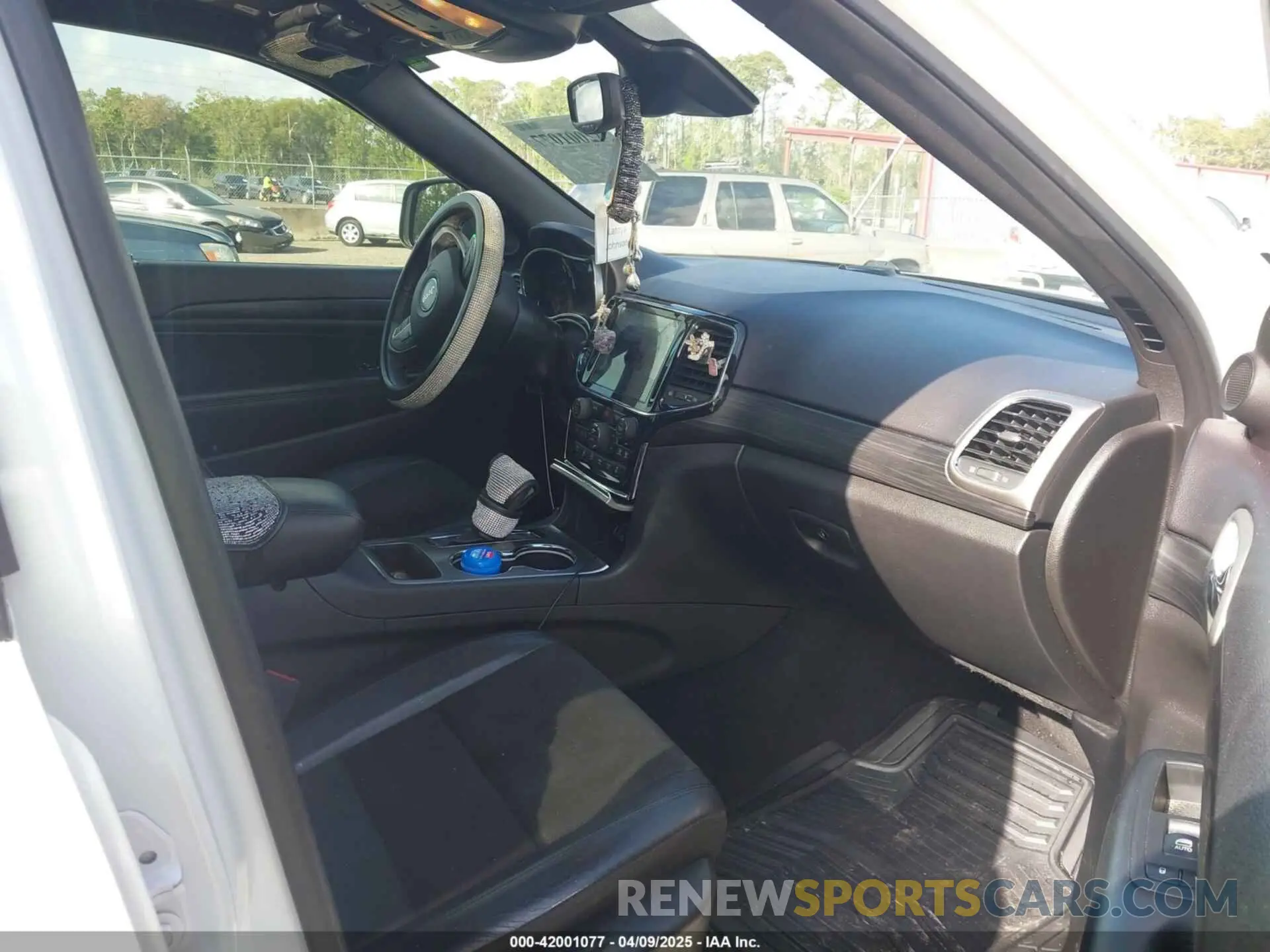 5 Photograph of a damaged car 1C4RJEAG3MC570317 JEEP GRAND CHEROKEE 2021