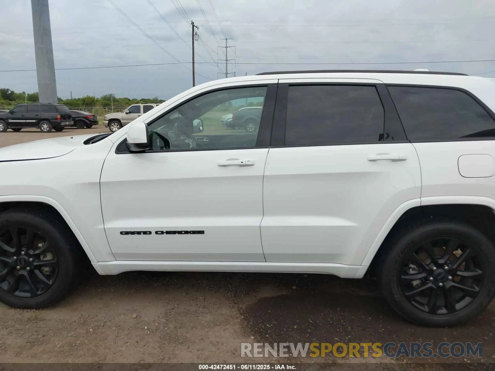 14 Photograph of a damaged car 1C4RJEAG3MC830957 JEEP GRAND CHEROKEE 2021