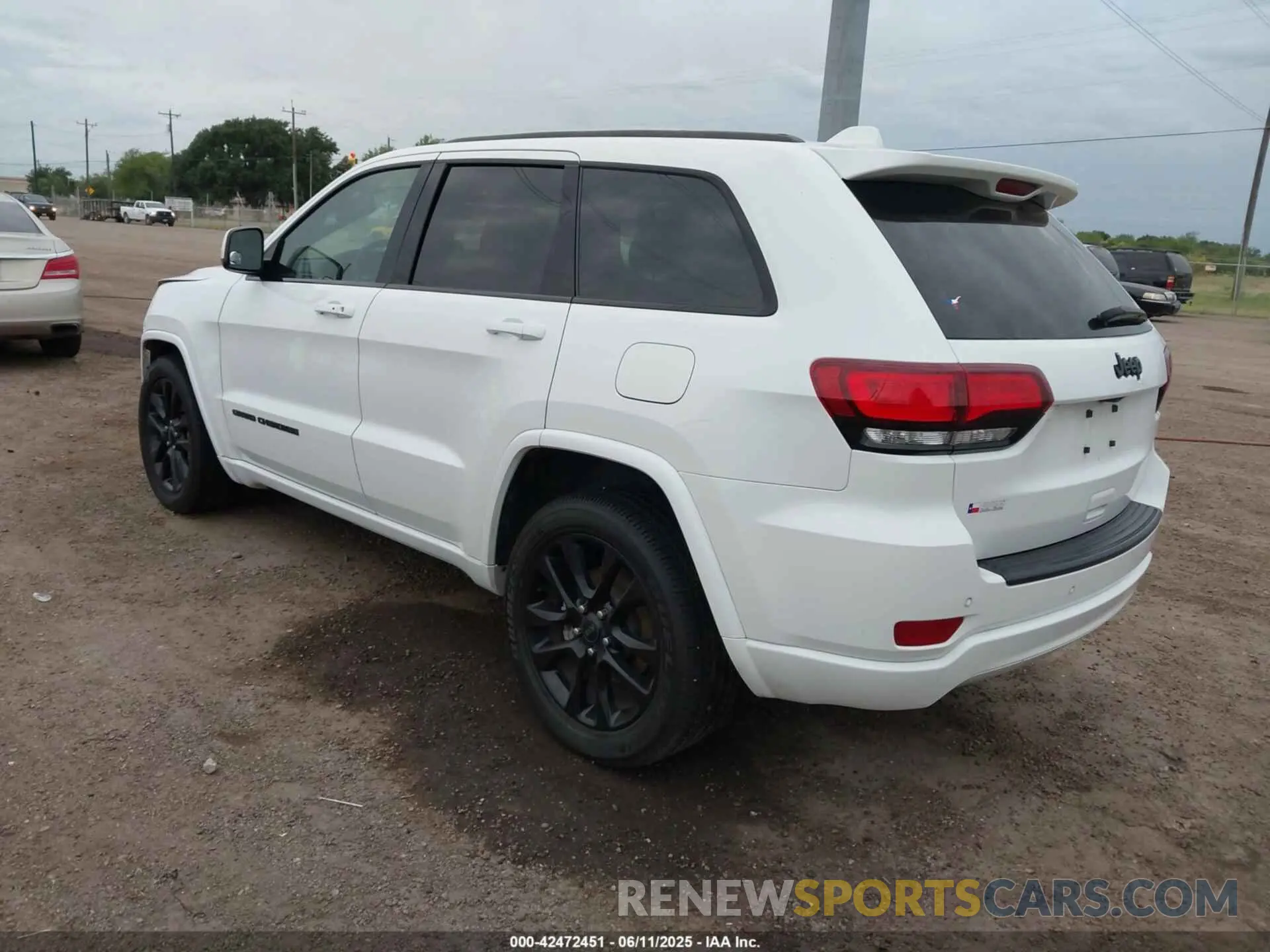 3 Photograph of a damaged car 1C4RJEAG3MC830957 JEEP GRAND CHEROKEE 2021