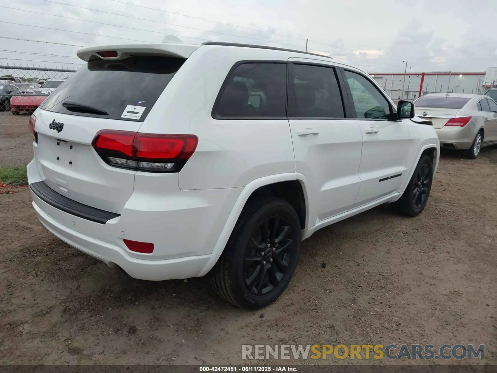 4 Photograph of a damaged car 1C4RJEAG3MC830957 JEEP GRAND CHEROKEE 2021
