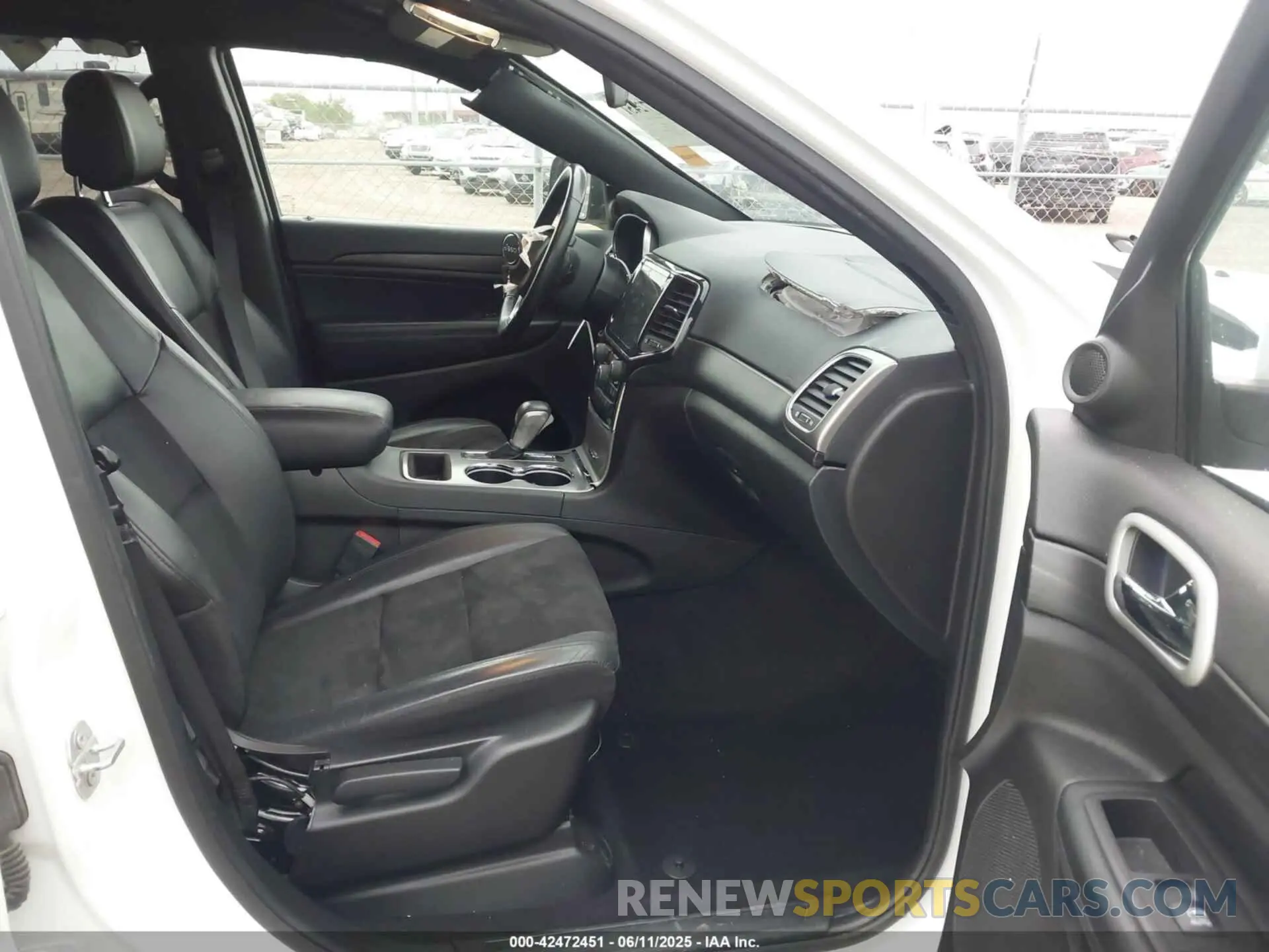 5 Photograph of a damaged car 1C4RJEAG3MC830957 JEEP GRAND CHEROKEE 2021