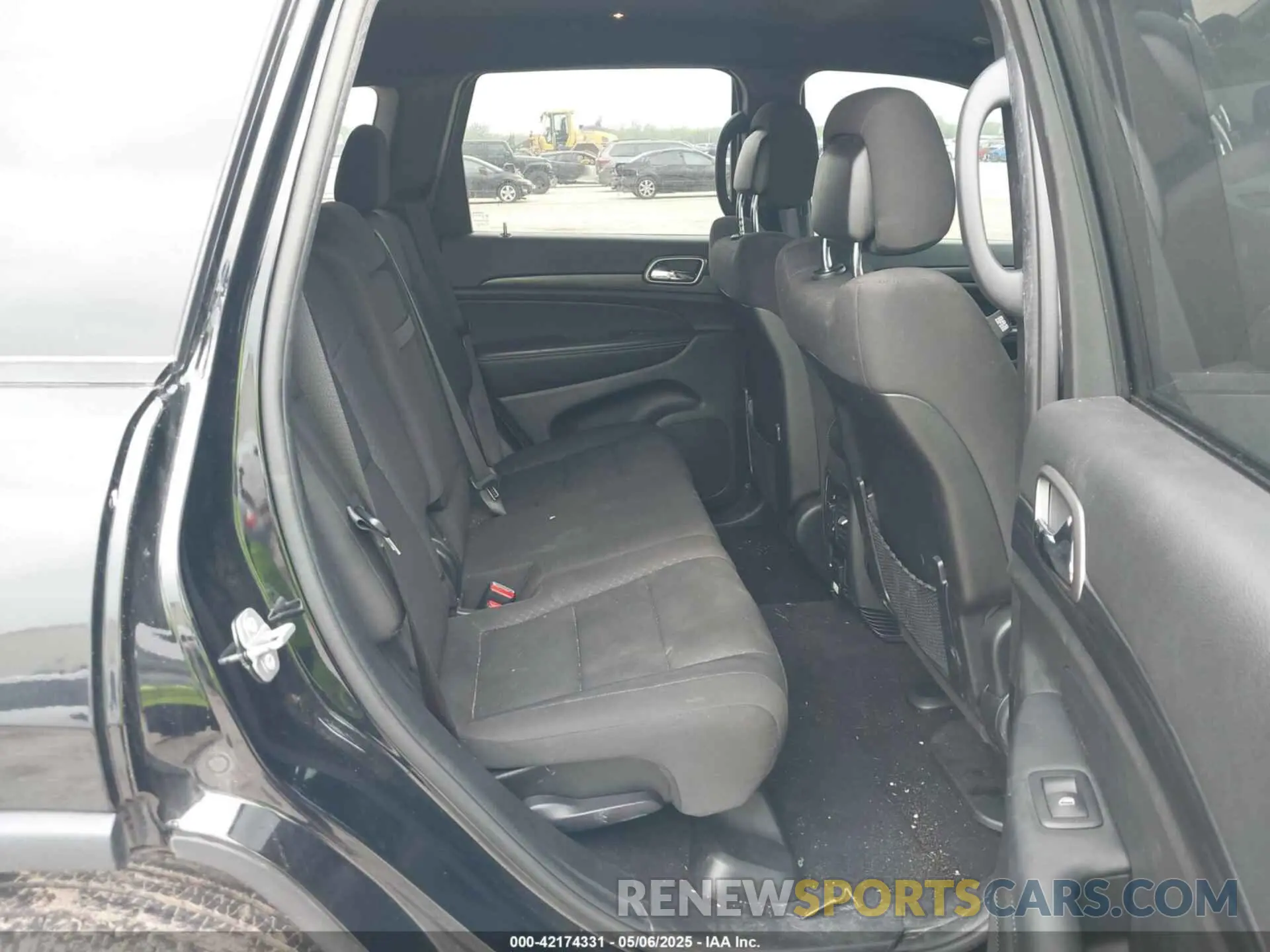 8 Photograph of a damaged car 1C4RJEAG4MC785463 JEEP GRAND CHEROKEE 2021