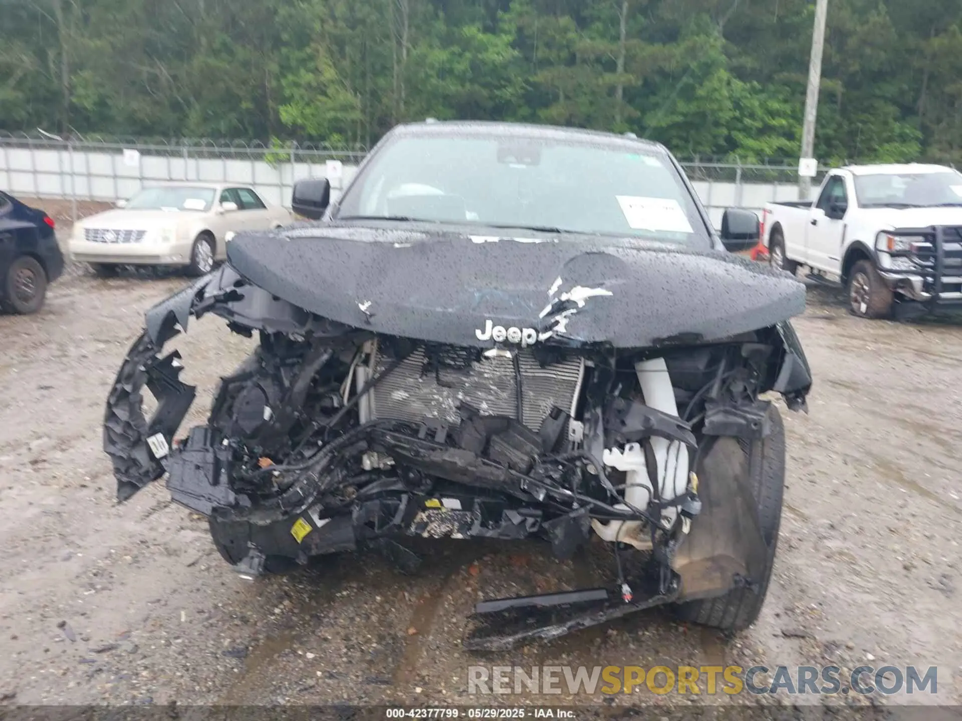 12 Photograph of a damaged car 1C4RJEAG7MC658187 JEEP GRAND CHEROKEE 2021
