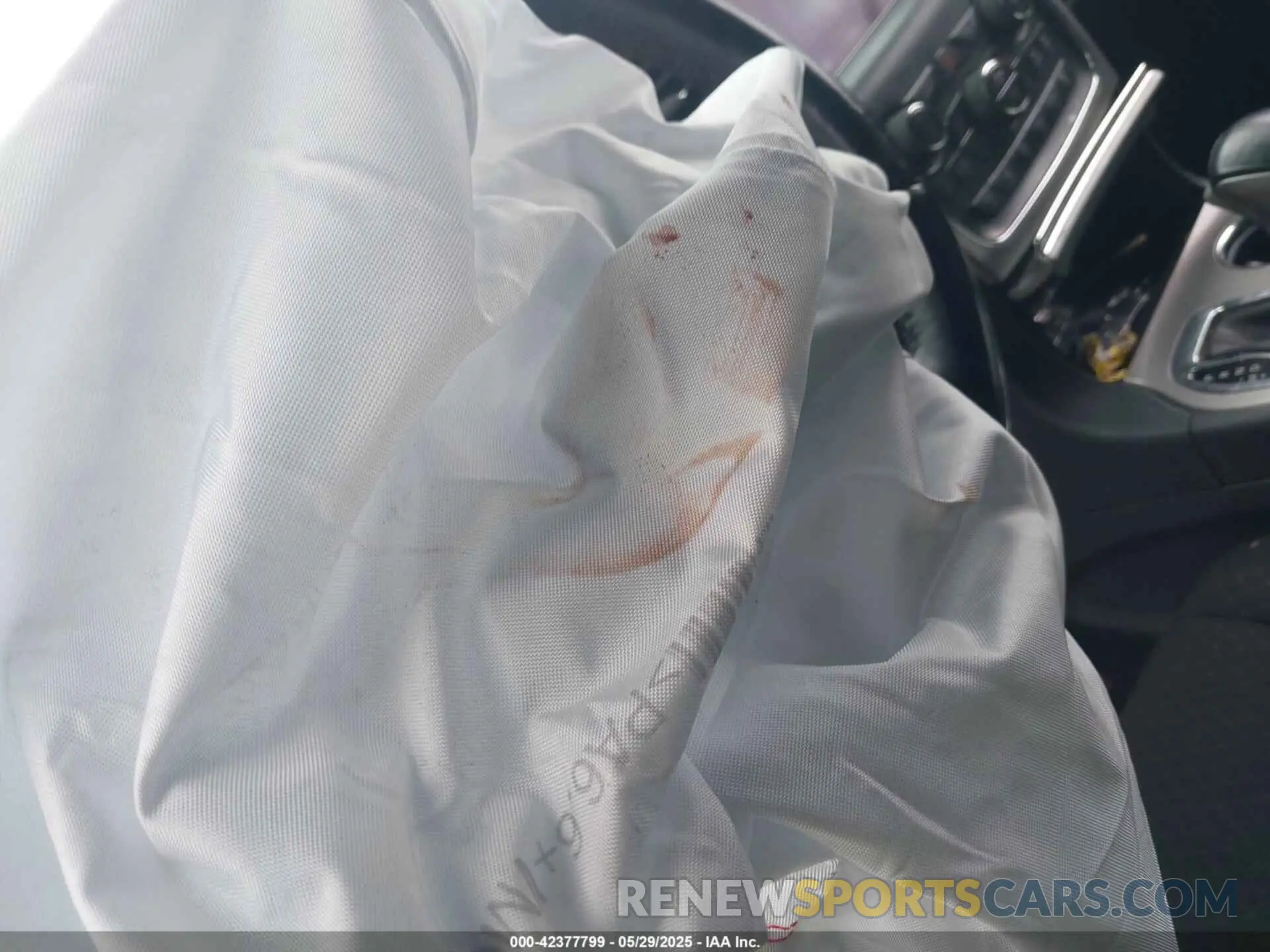 19 Photograph of a damaged car 1C4RJEAG7MC658187 JEEP GRAND CHEROKEE 2021