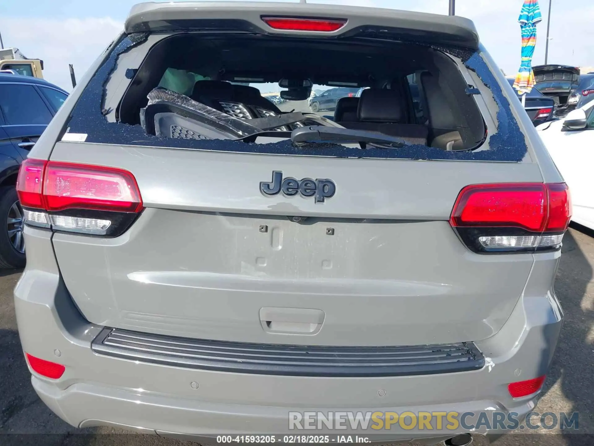 17 Photograph of a damaged car 1C4RJEAG7MC785604 JEEP GRAND CHEROKEE 2021